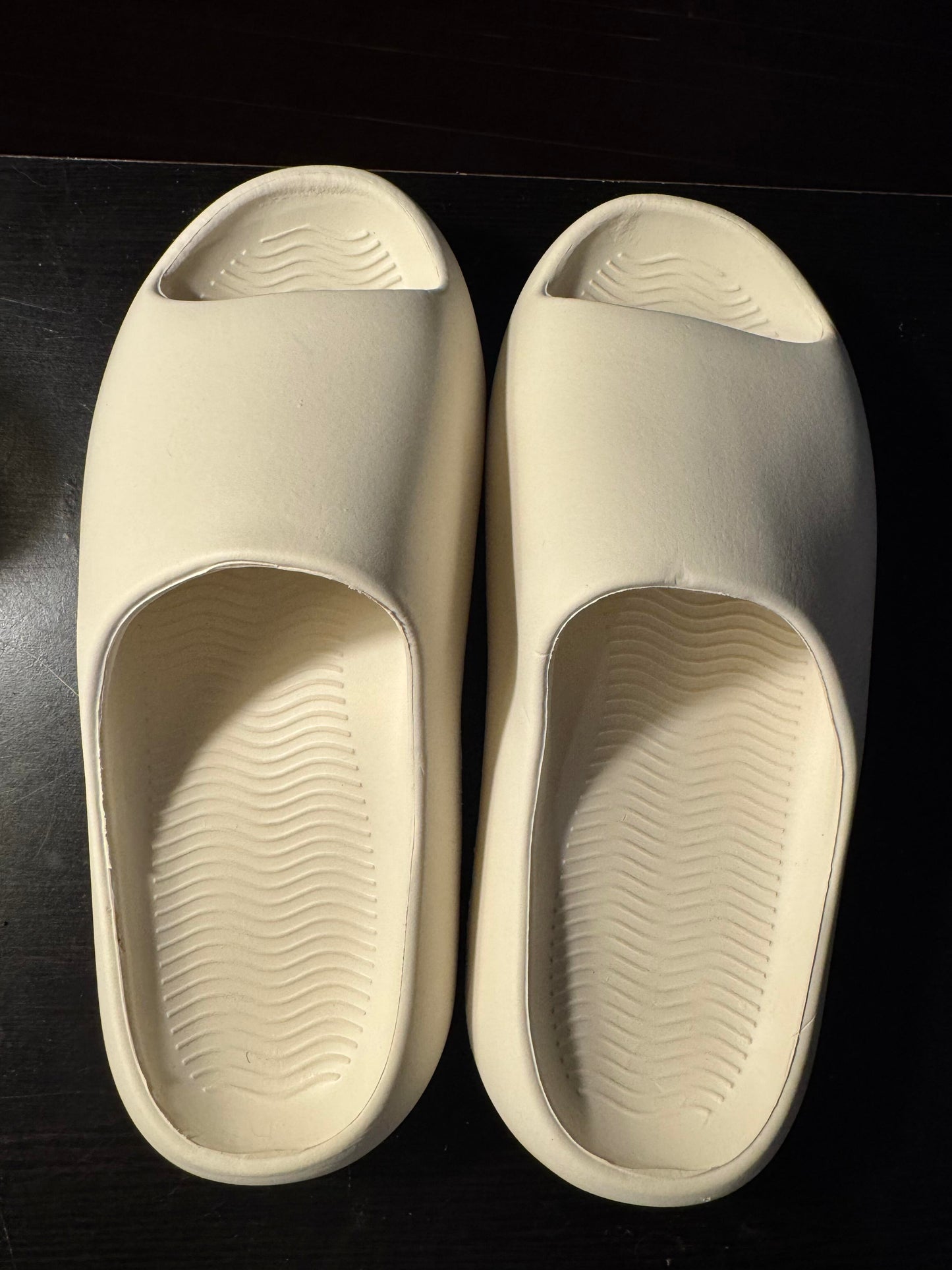 New Sandals Size 4 W (White)