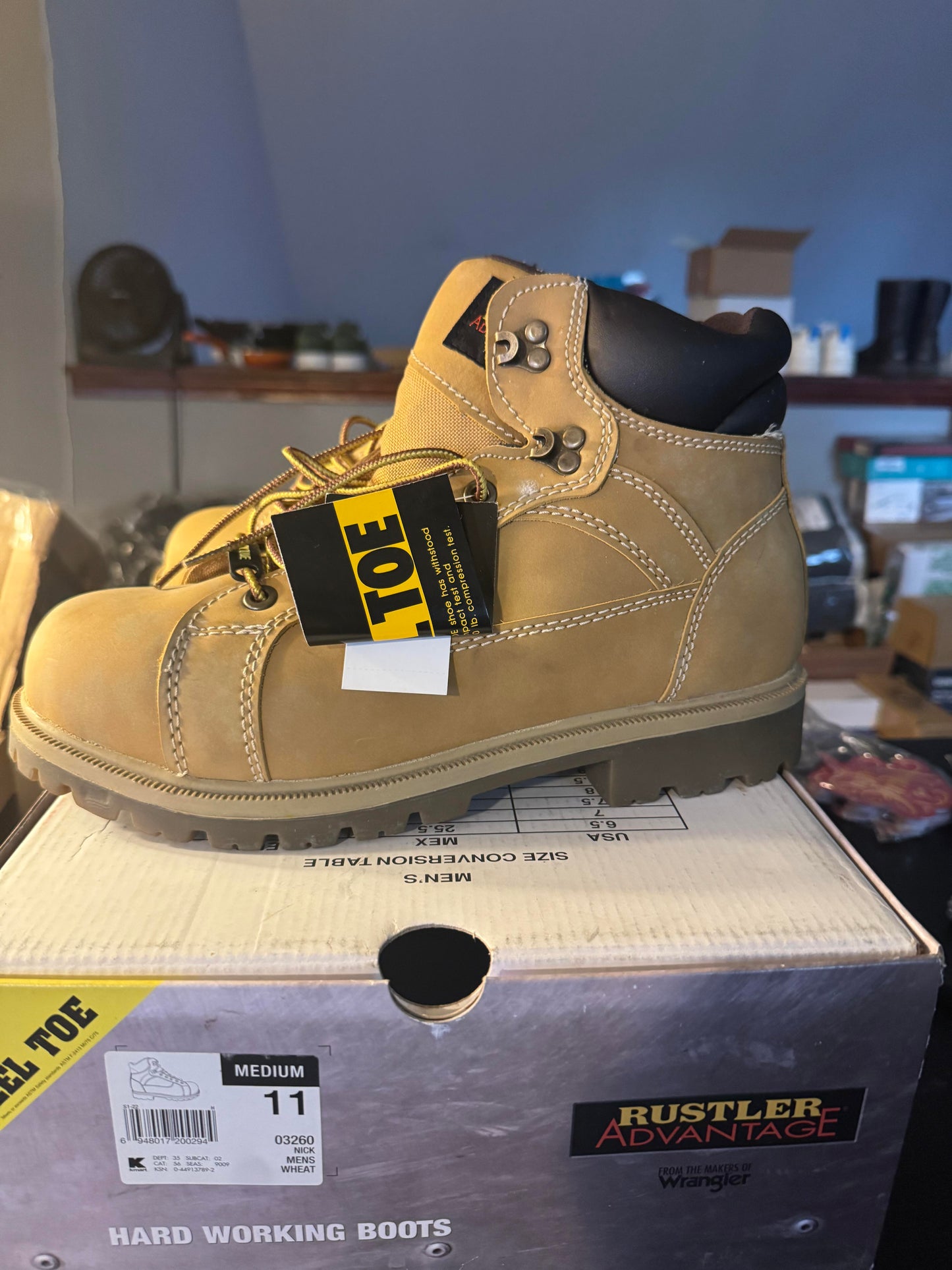 Rustler Advantage by Wrangler size 11 mens steel toe boots