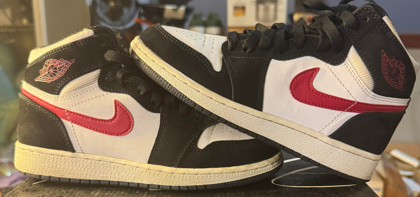 Nike Air Jordan 1 Retro High BG 'Black Red White' Size 5Y