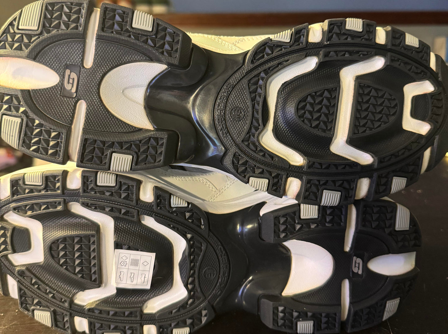 SKECHERS Vigor 2.0 Serpentine Size 10M