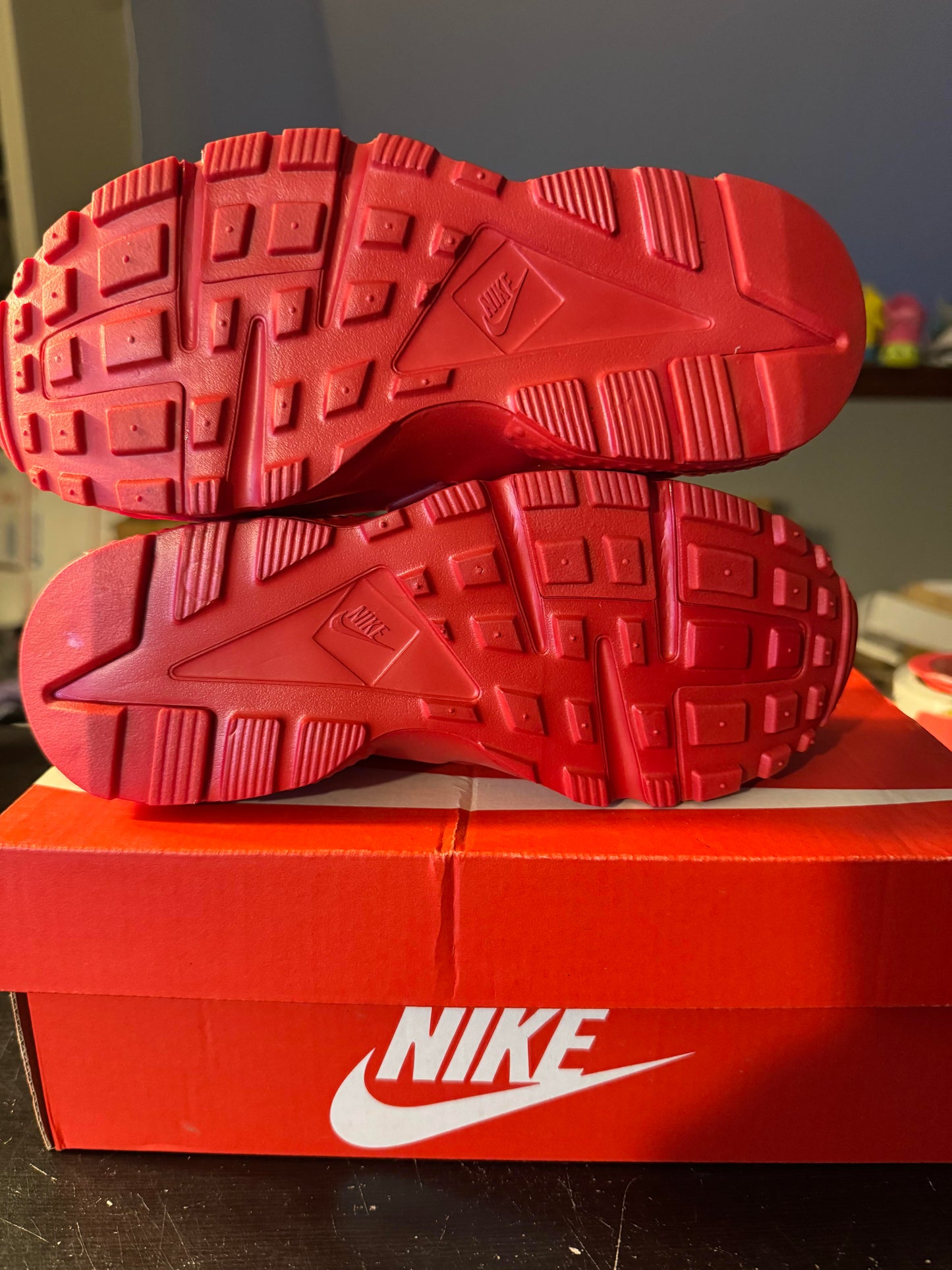Nike Air Huarache "Triple Red (GS)" Size 4Y