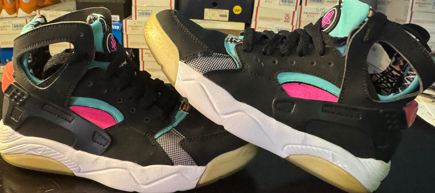 Nike Air Flight Huarache GS Retro Size 4Y