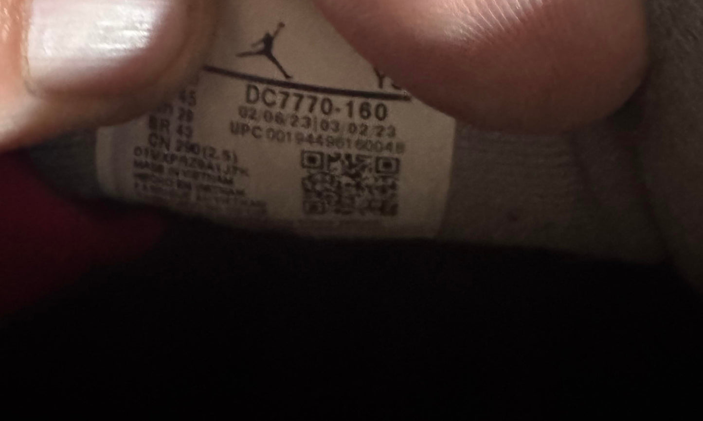 Pre-Owned Jordan 4 Retro Custom "Duck Hunt" Size 11M RARE