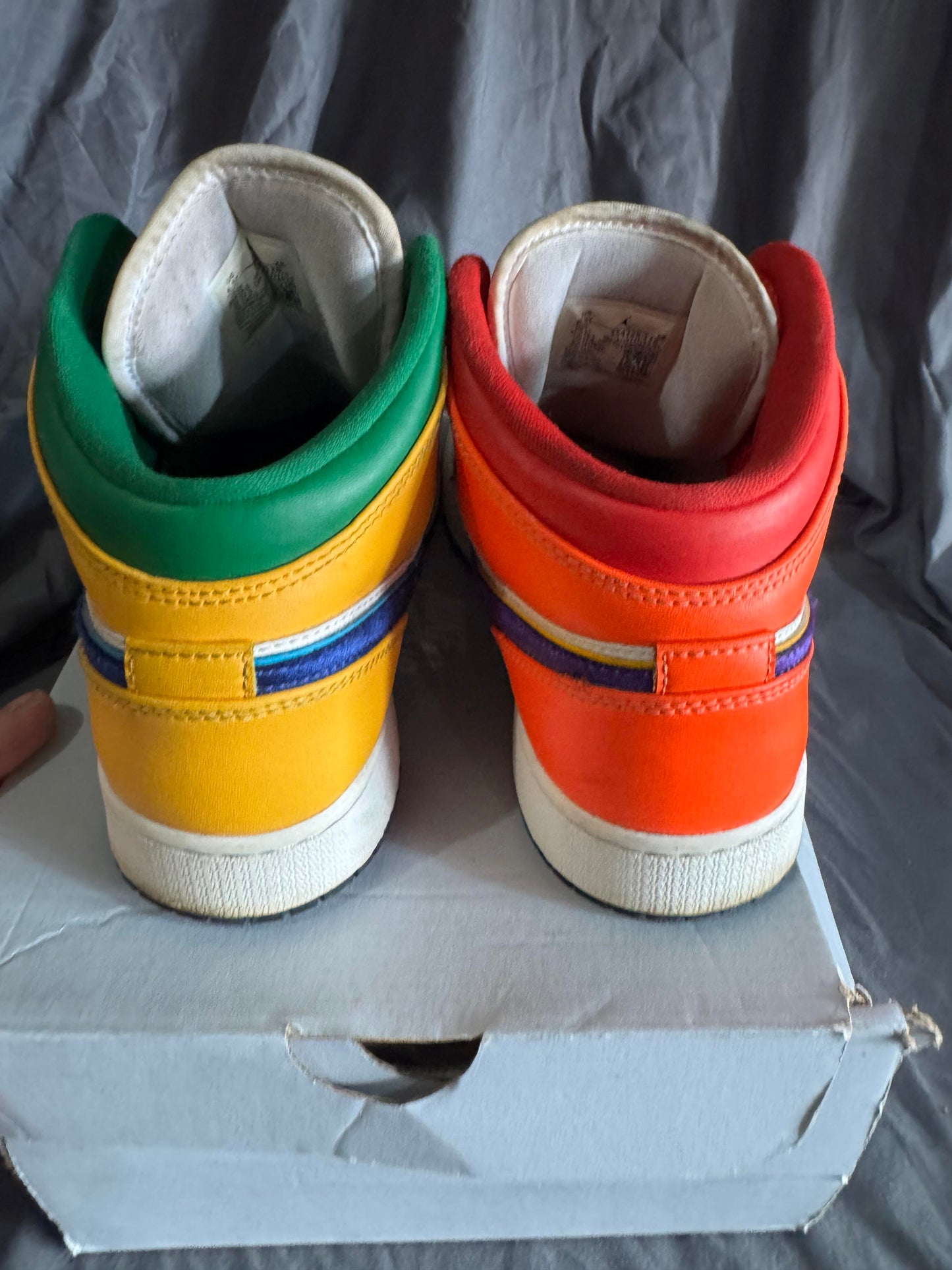 Pre-Owned Nike Jordan 1 Mid Alternate Multi-Color (GS) Size 6.5Y