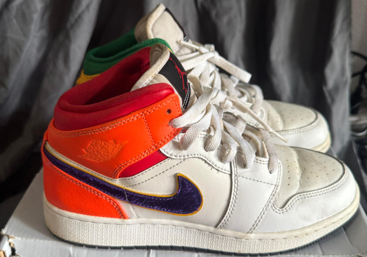 Pre-Owned Nike Jordan 1 Mid Alternate Multi-Color (GS) Size 6.5Y