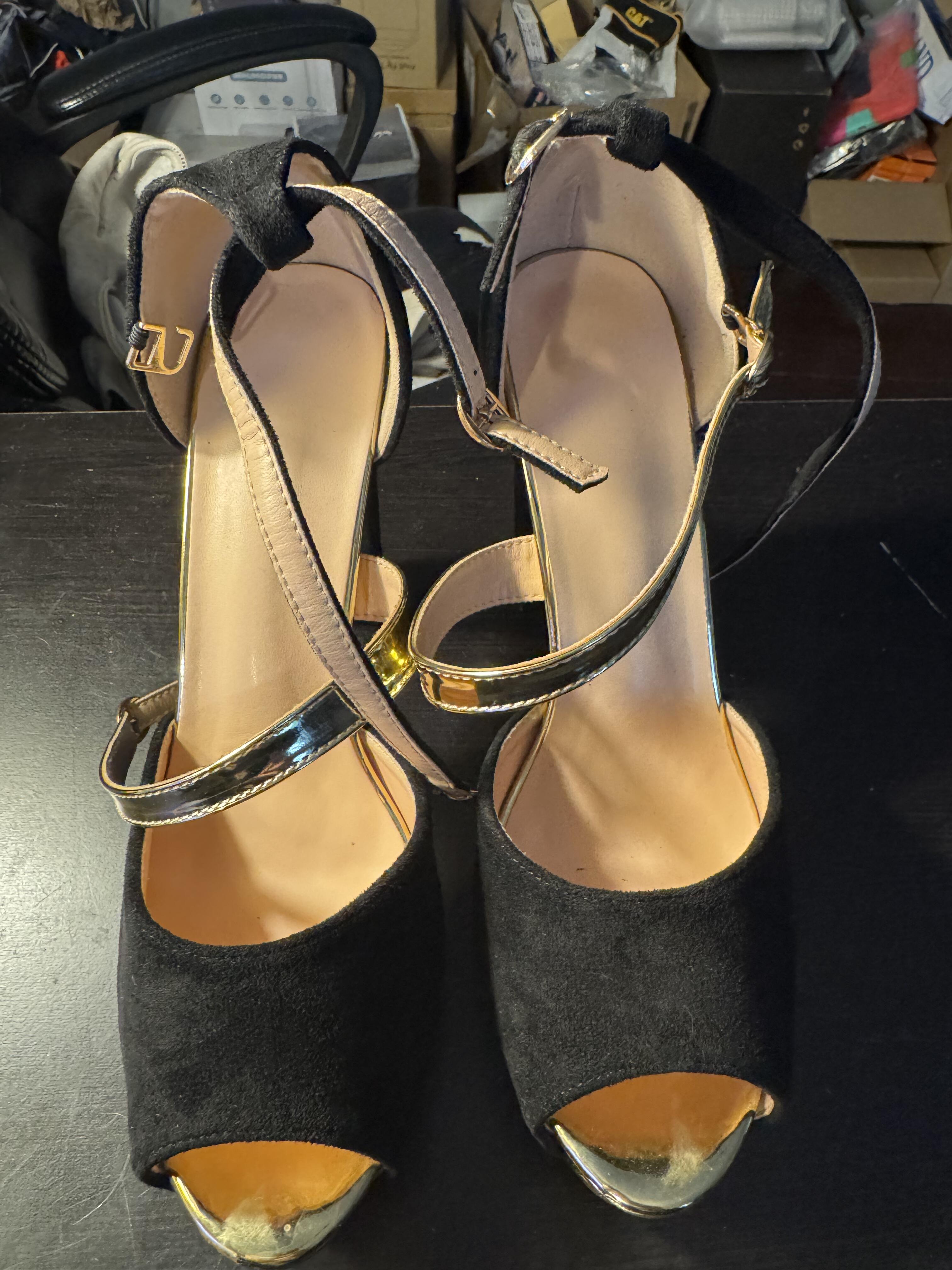 Womens Size 12W High Heel Shoe *Clearance*