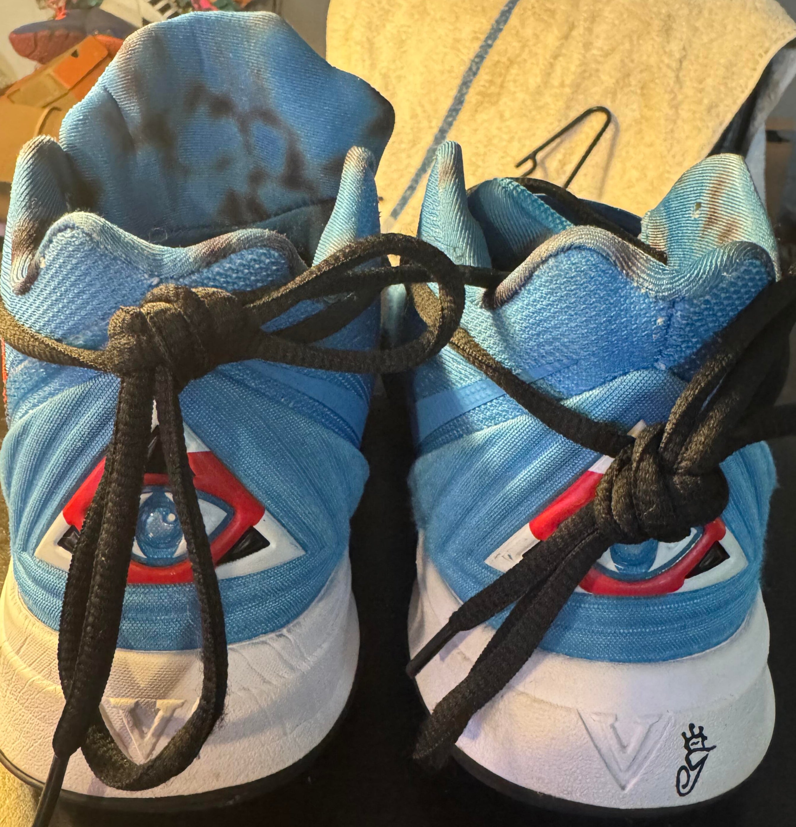 Nike Kyrie 5 "Finding Nemo" Special Edition Size 8M - Used *CLEARANCE*