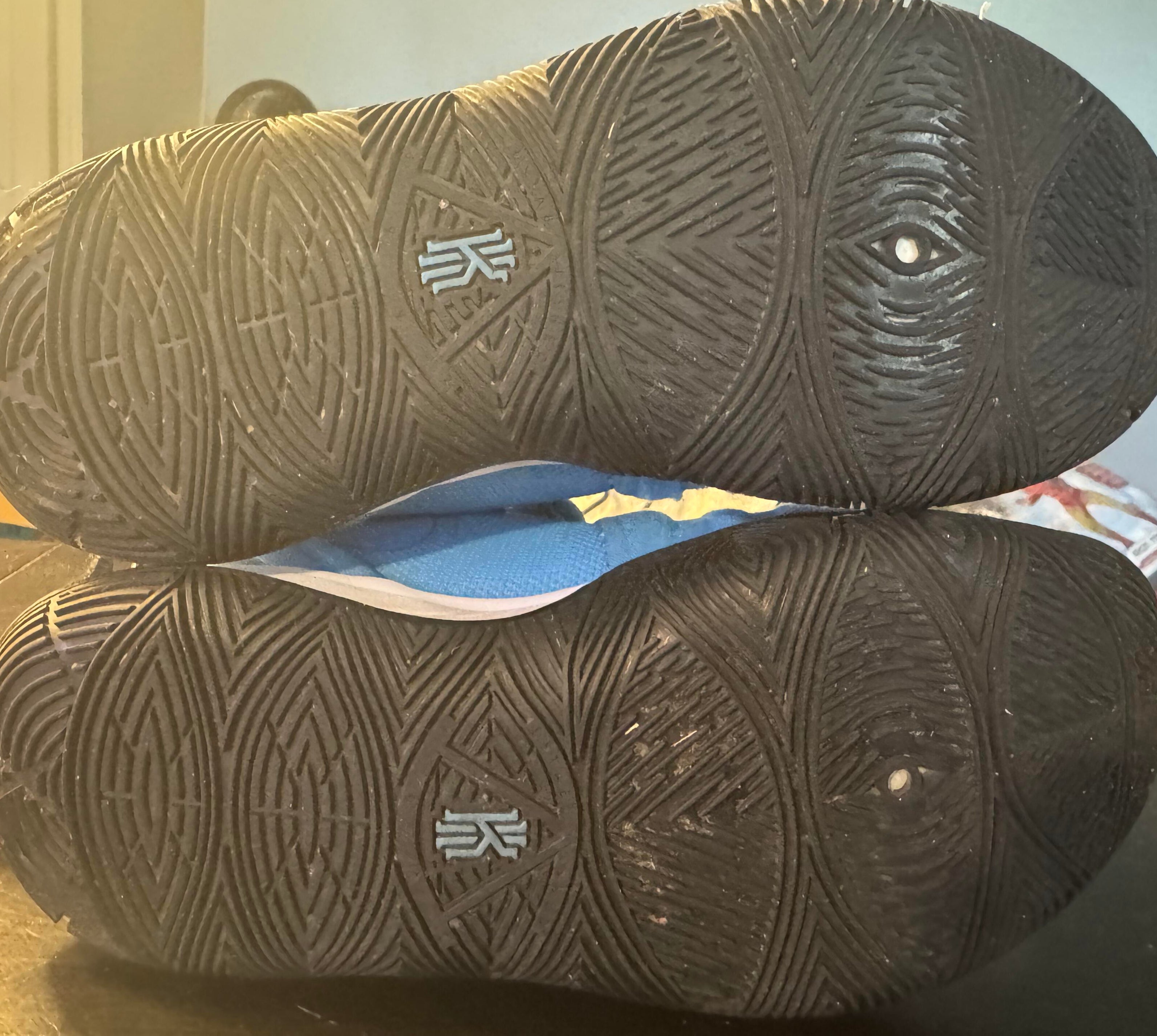 Nike Kyrie 5 "Finding Nemo" Special Edition Size 8M - Used *CLEARANCE*