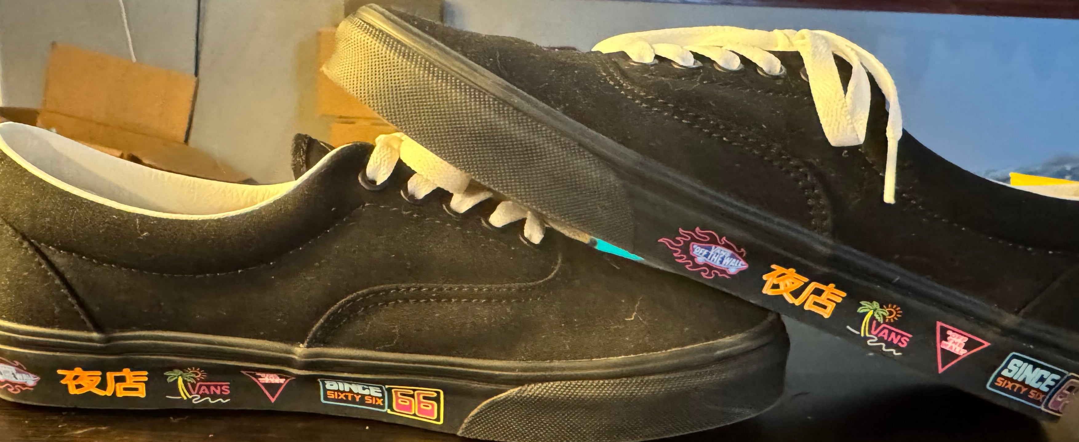 Vans "Off the Wall" Special Edition Size 10M Black *CLEARANCE*