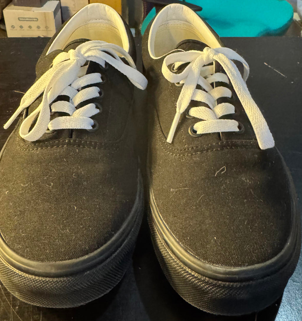 Vans "Off the Wall" Special Edition Size 10M Black *CLEARANCE*