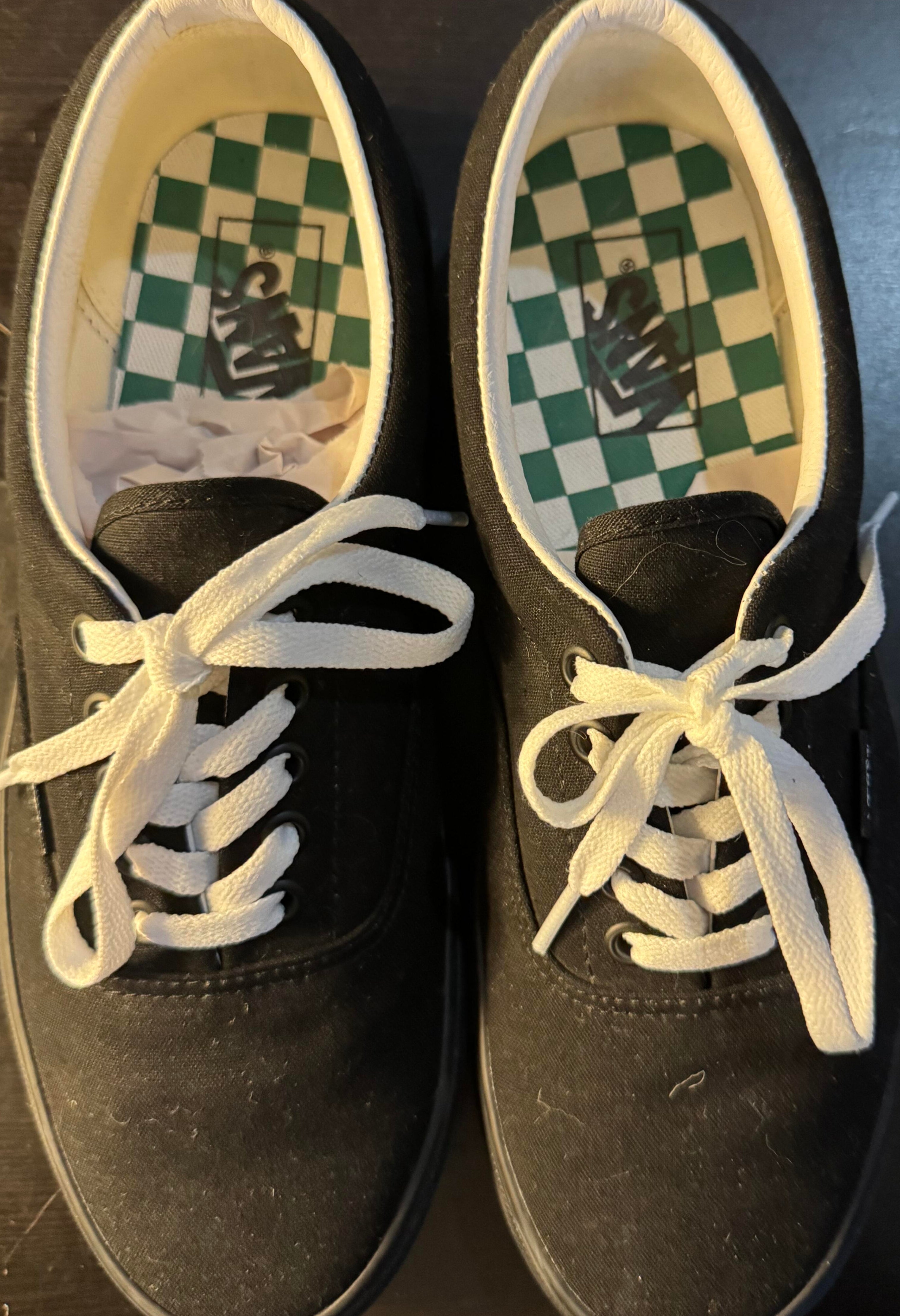 Vans "Off the Wall" Special Edition Size 10M Black *CLEARANCE*