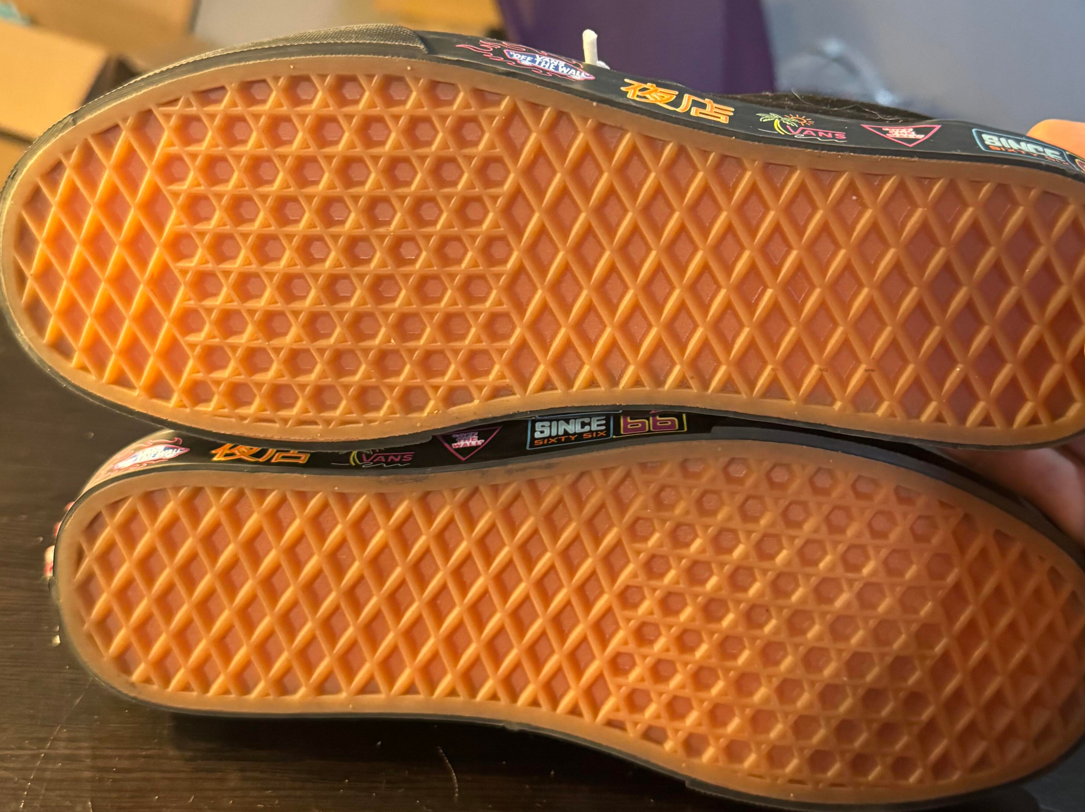 Vans "Off the Wall" Special Edition Size 10M Black *CLEARANCE*