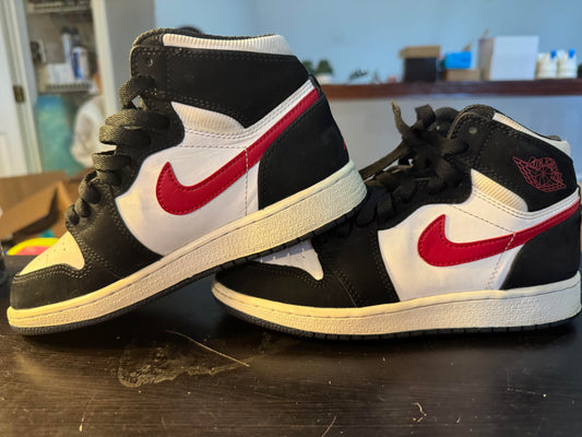 Air Jordan 1 Retro High BG 'Black Red White' Size 3Y