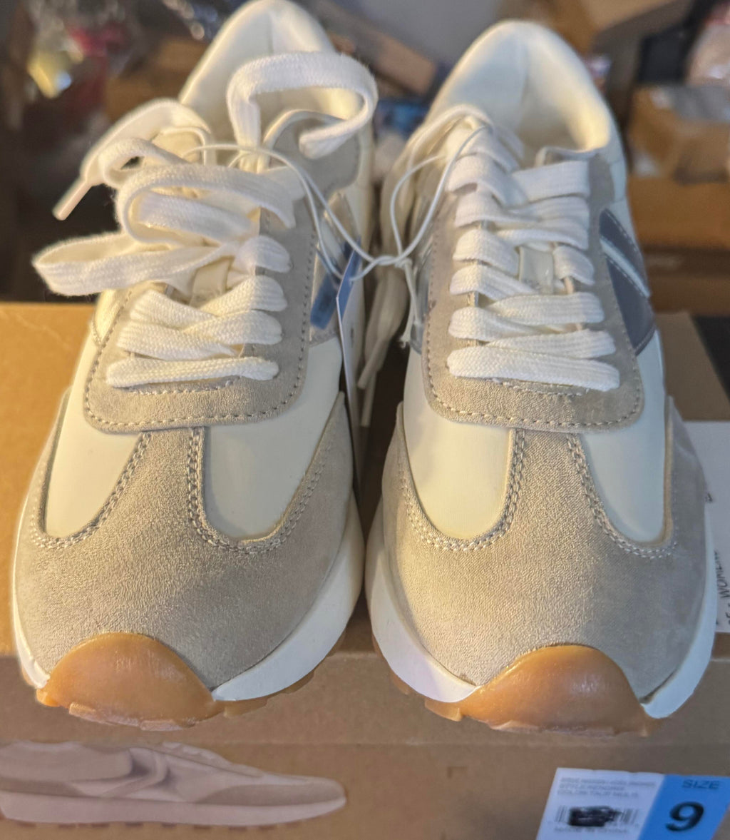 NEW Steve Madden Kendrix style Ladies Size 9 Sneaker *CLEARANCE*