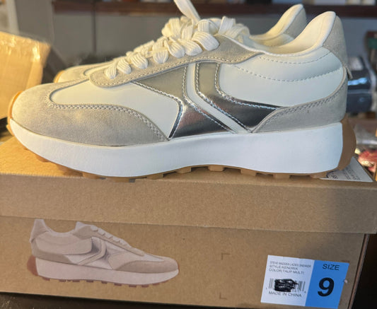 NEW Steve Madden Kendrix style Ladies Size 9 Sneaker