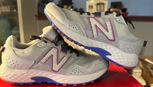New Balance Womens 410 V8 Size 7W