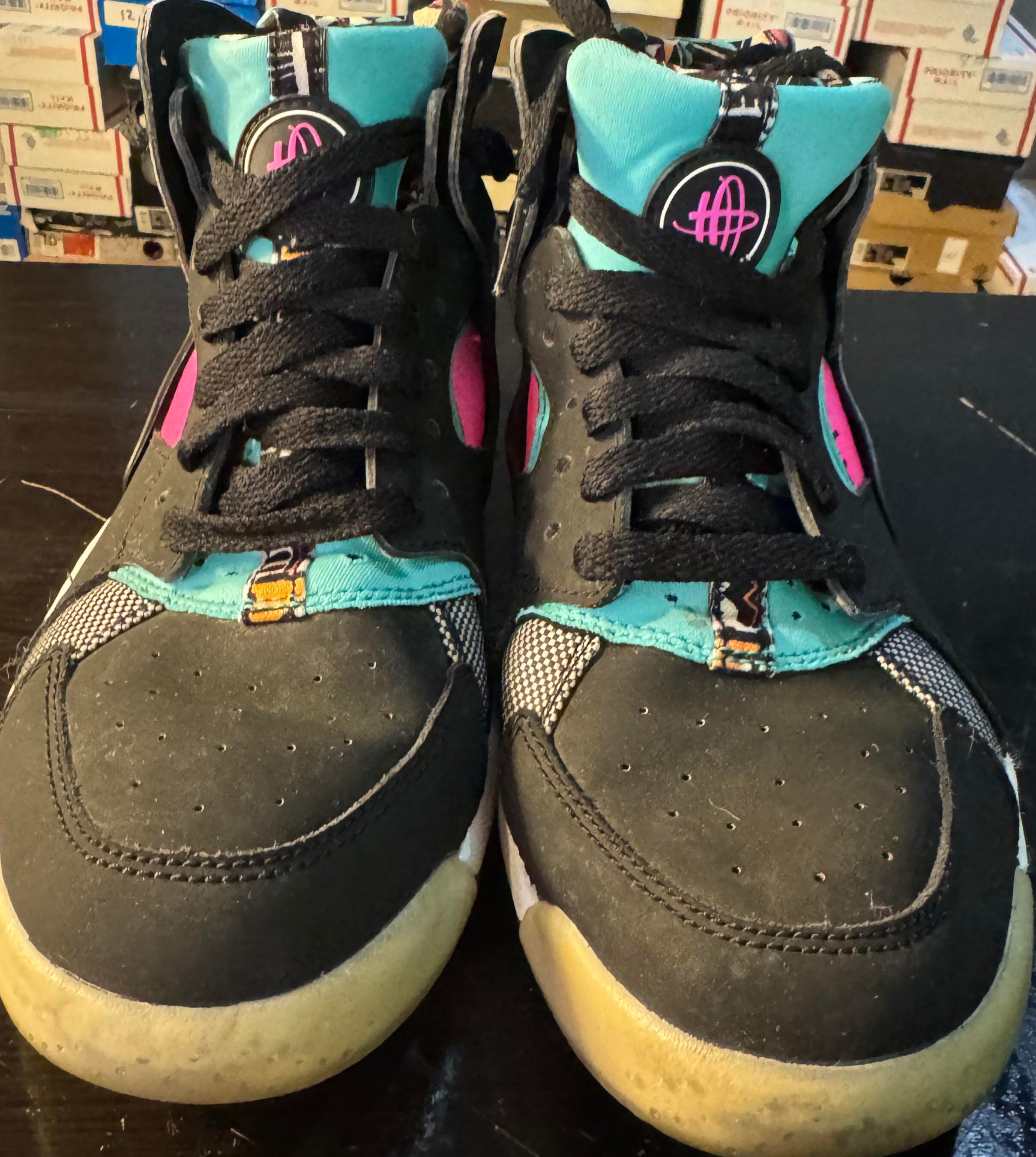 Nike Air Flight Huarache GS Retro Size 4Y *CLEARANCE*