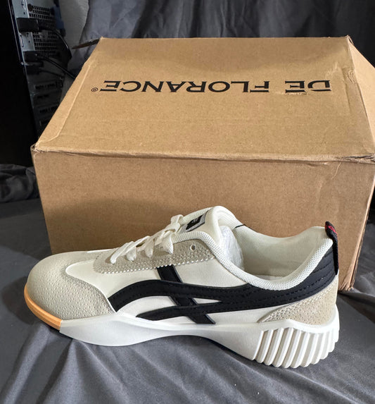 DeFlorance Women's Vintage Feather Light Sneakers Size 7W