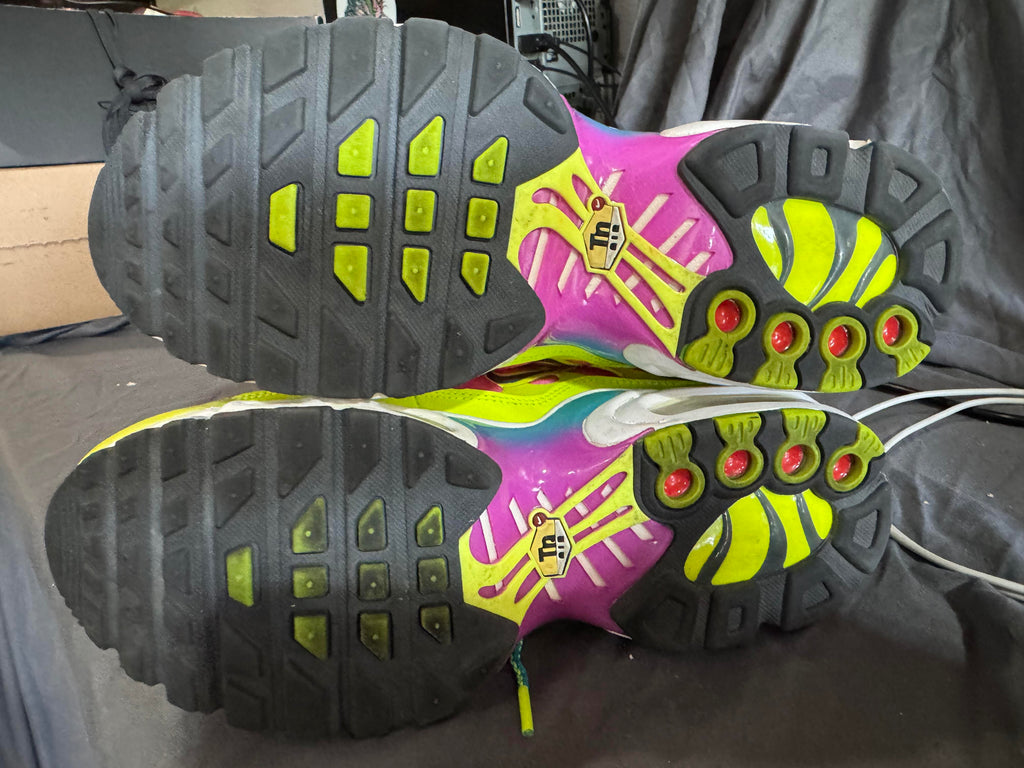 Air Max Plus GS 'Volt Pink Blast' Size 6Y (Pre-Owned)