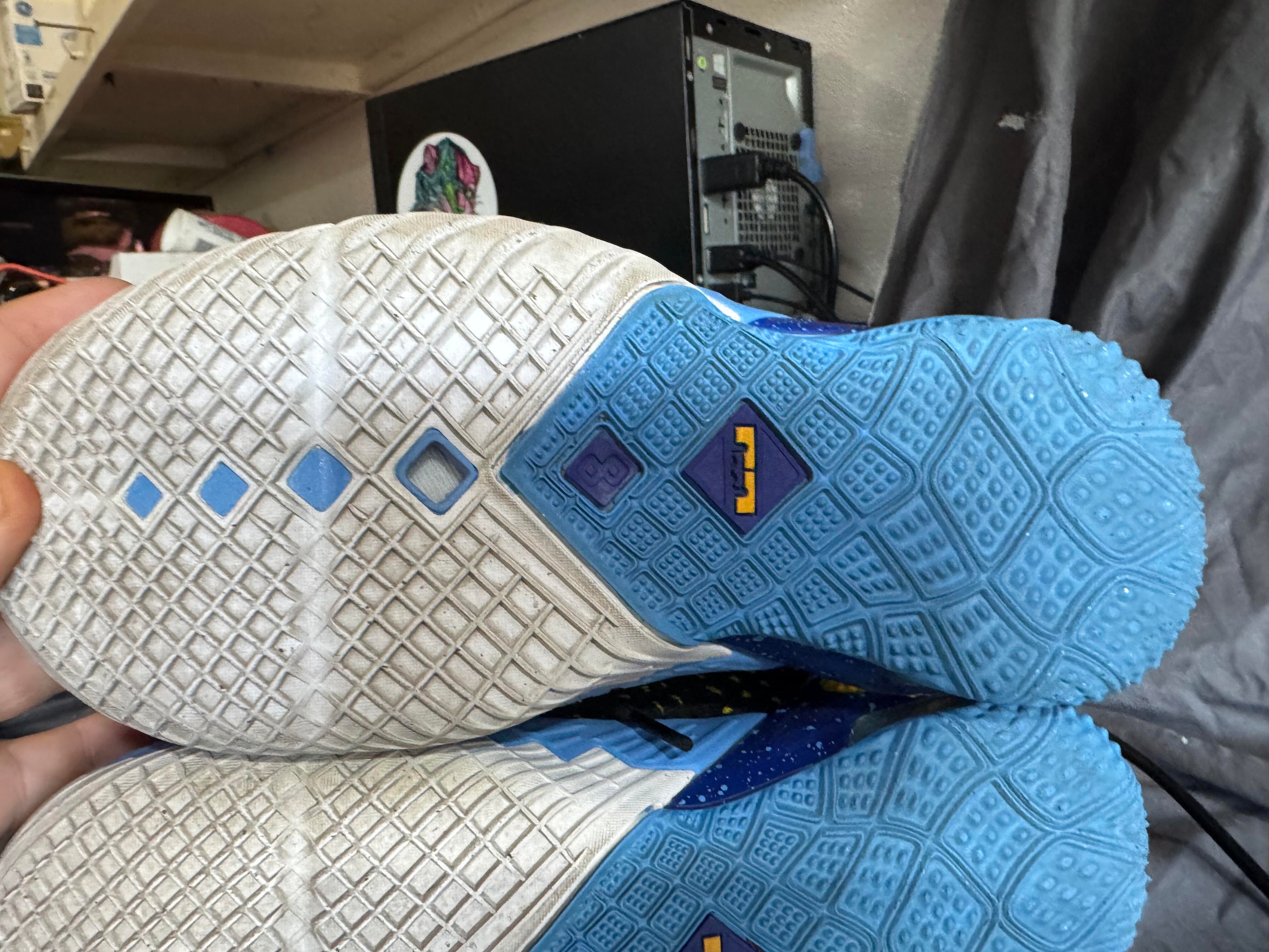 LeBron 18 GS 'Lakers Heritage' Size 6Y *CLEARANCE*