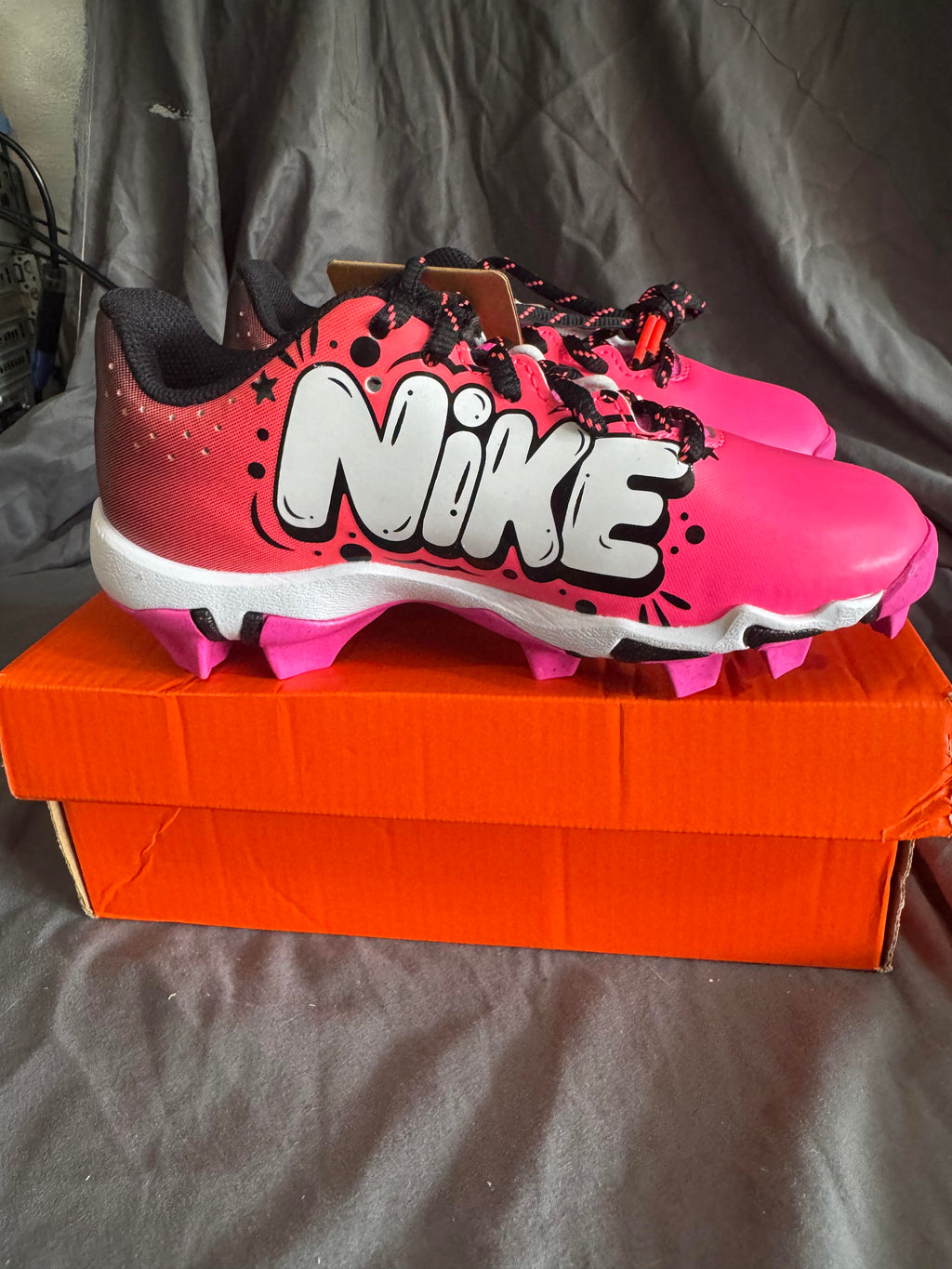 Nike Hyperdiamond 4 Keystone Laser Fuchsia Hot Punch Black White (GS) Size 1Y *CLEARANCE*