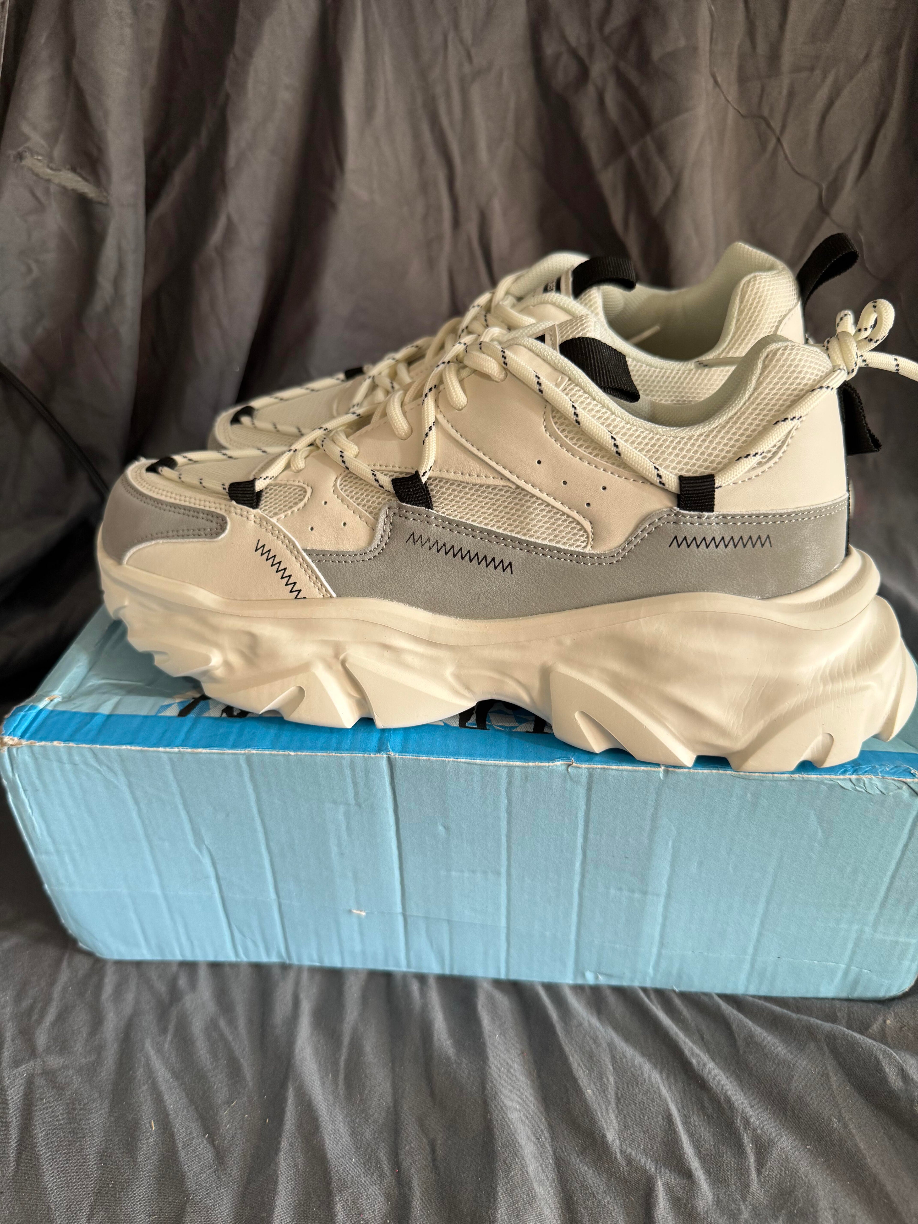 Womens super light Sneaker Size 9.5-10W *Clearance*
