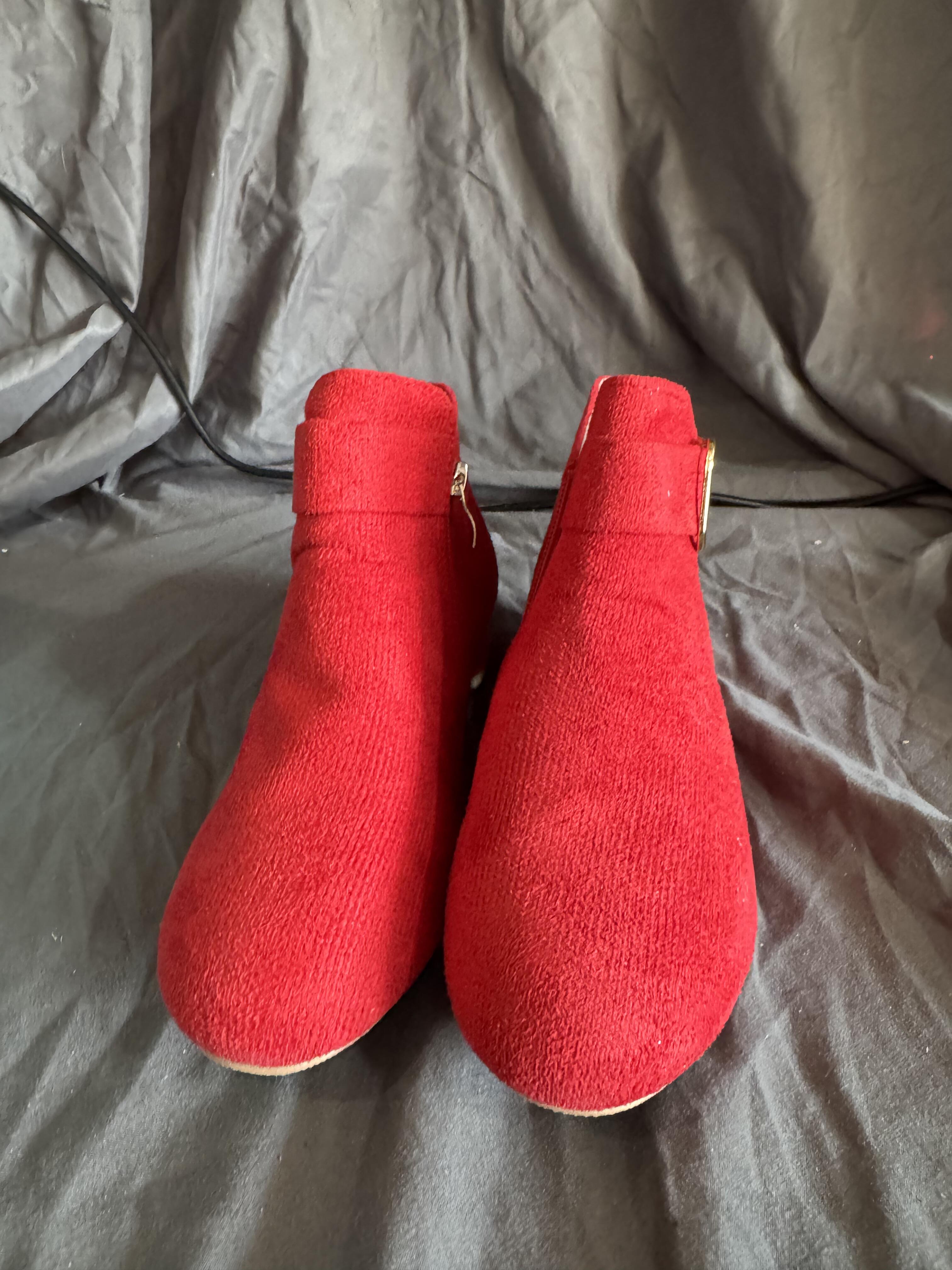 Women's lightweight shoe Size 5.5W *Clearance*