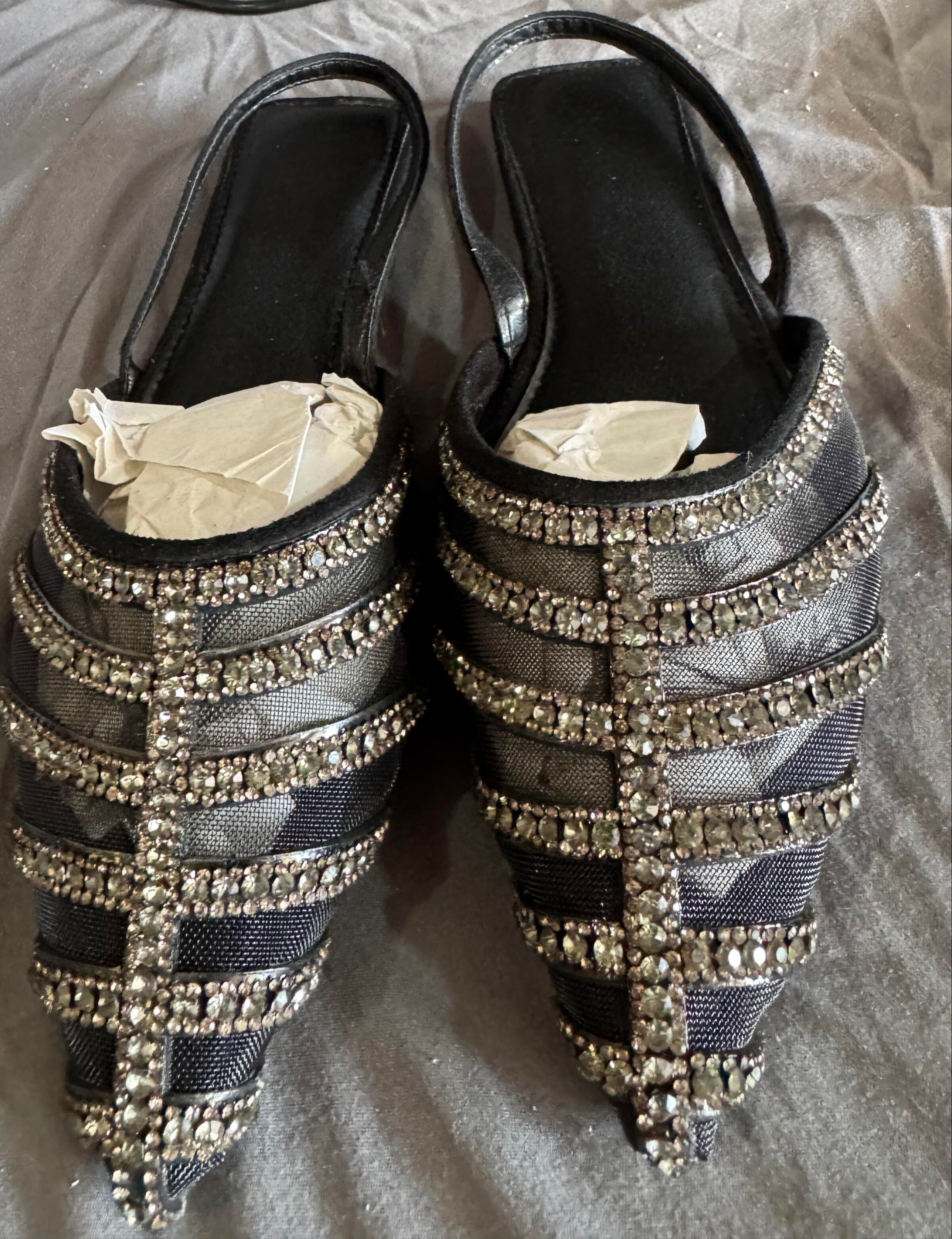 Women's decorative sandal/flat Size 7.5W *Clearance*