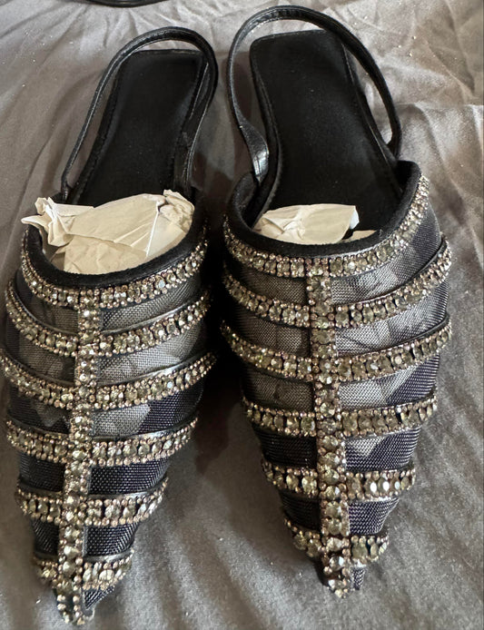 Women's decorative sandal/flat Size 7.5W