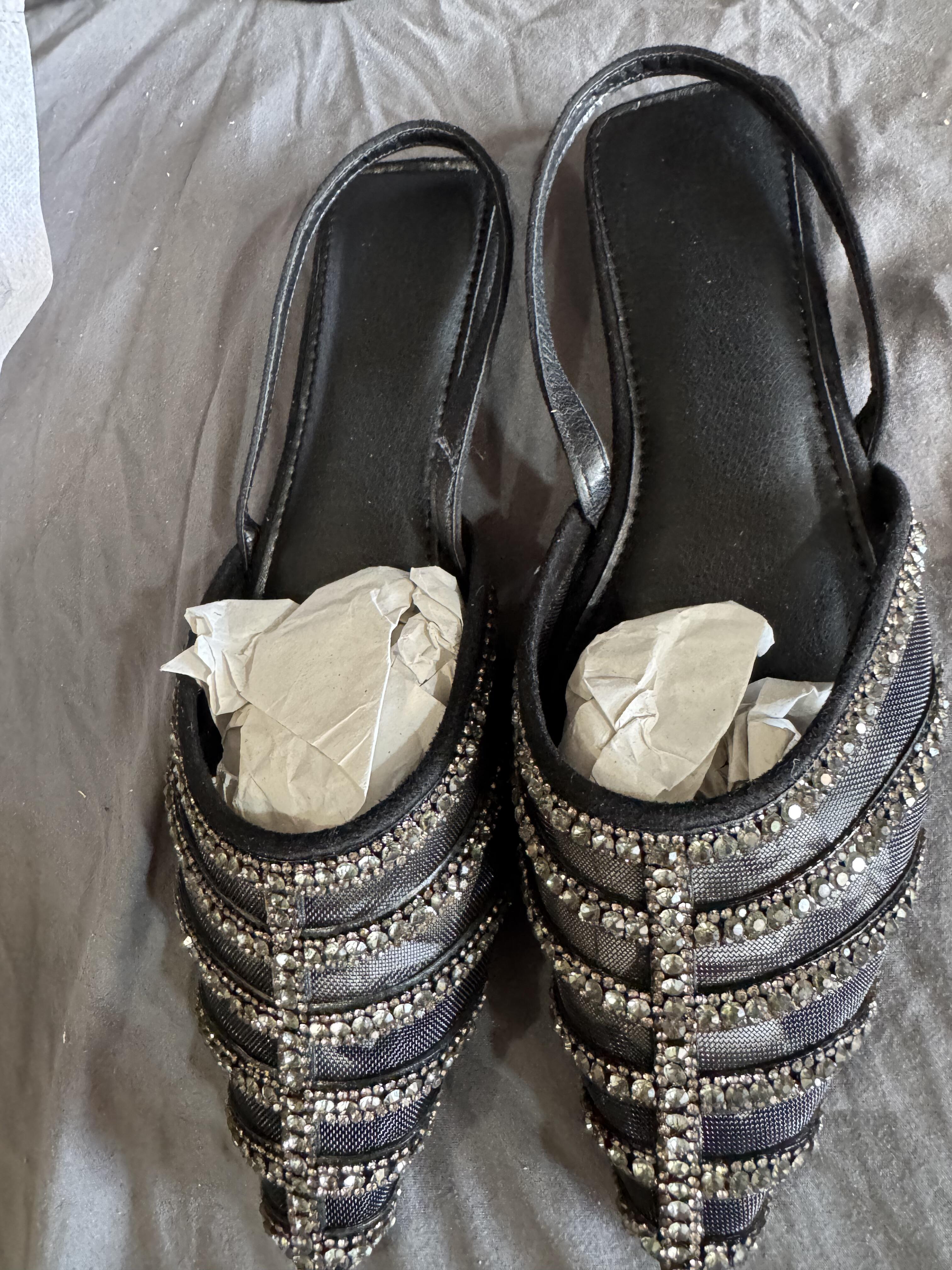 Women's decorative sandal/flat Size 7.5W *Clearance*