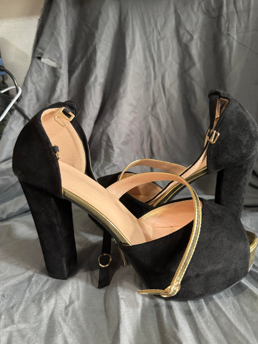Womens Size 12W High Heel Shoe