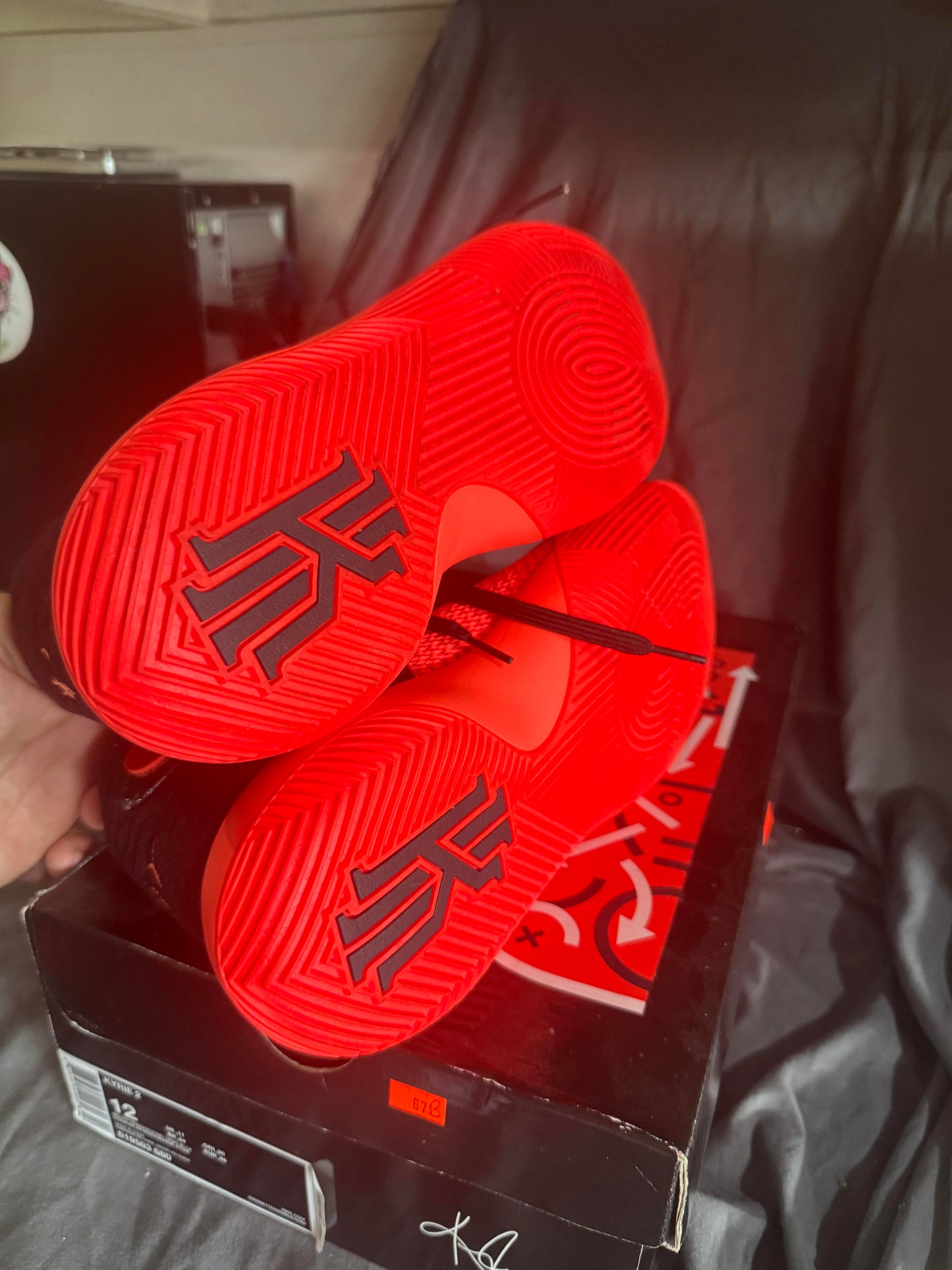 New Nike Kyrie 2 Inferno Size 12M