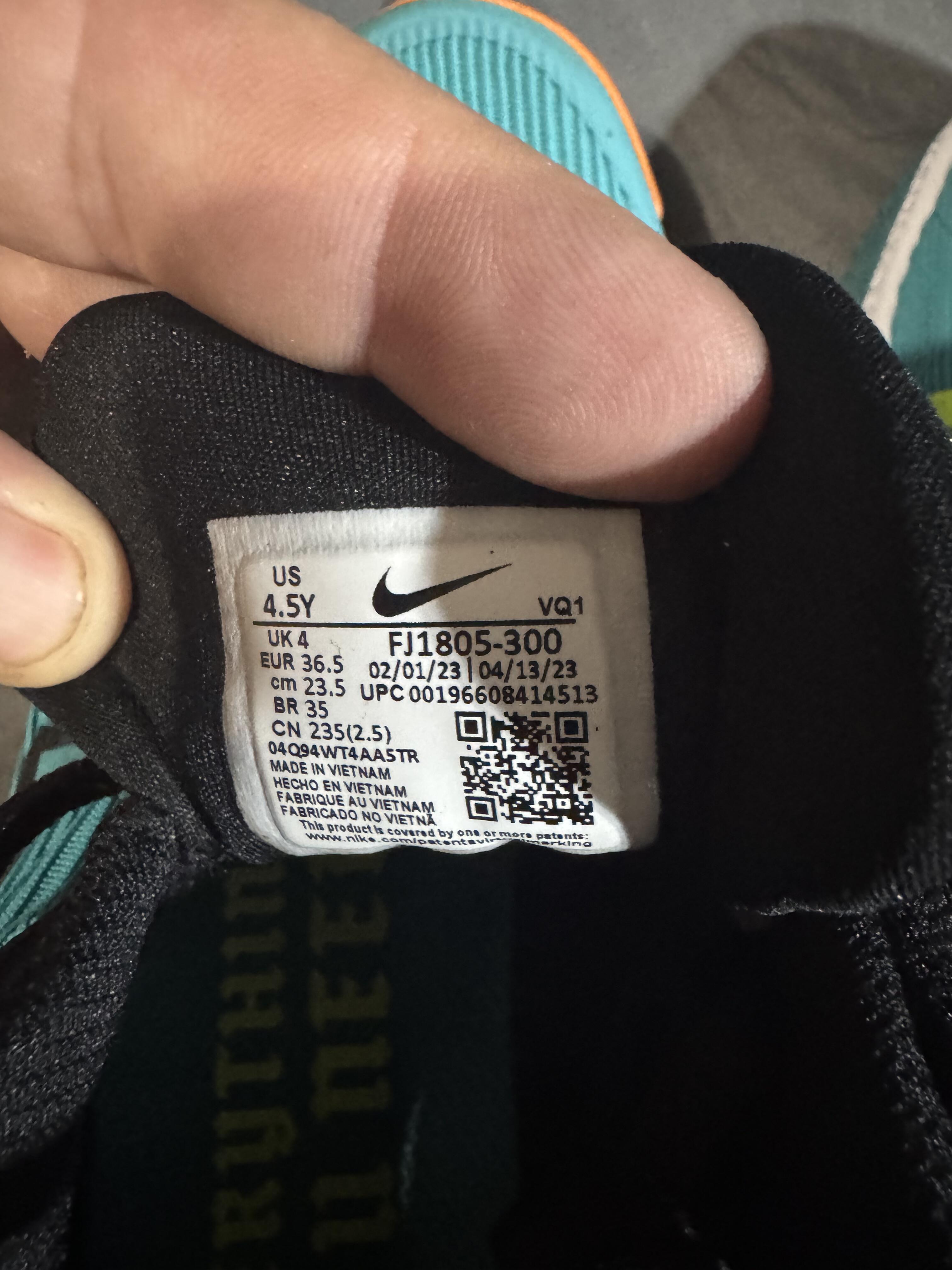 Nike FJ1805-300 Star Runner 4 SE Teal Nebula/Black/Volt Size 4.5Y *CLEARANCE*