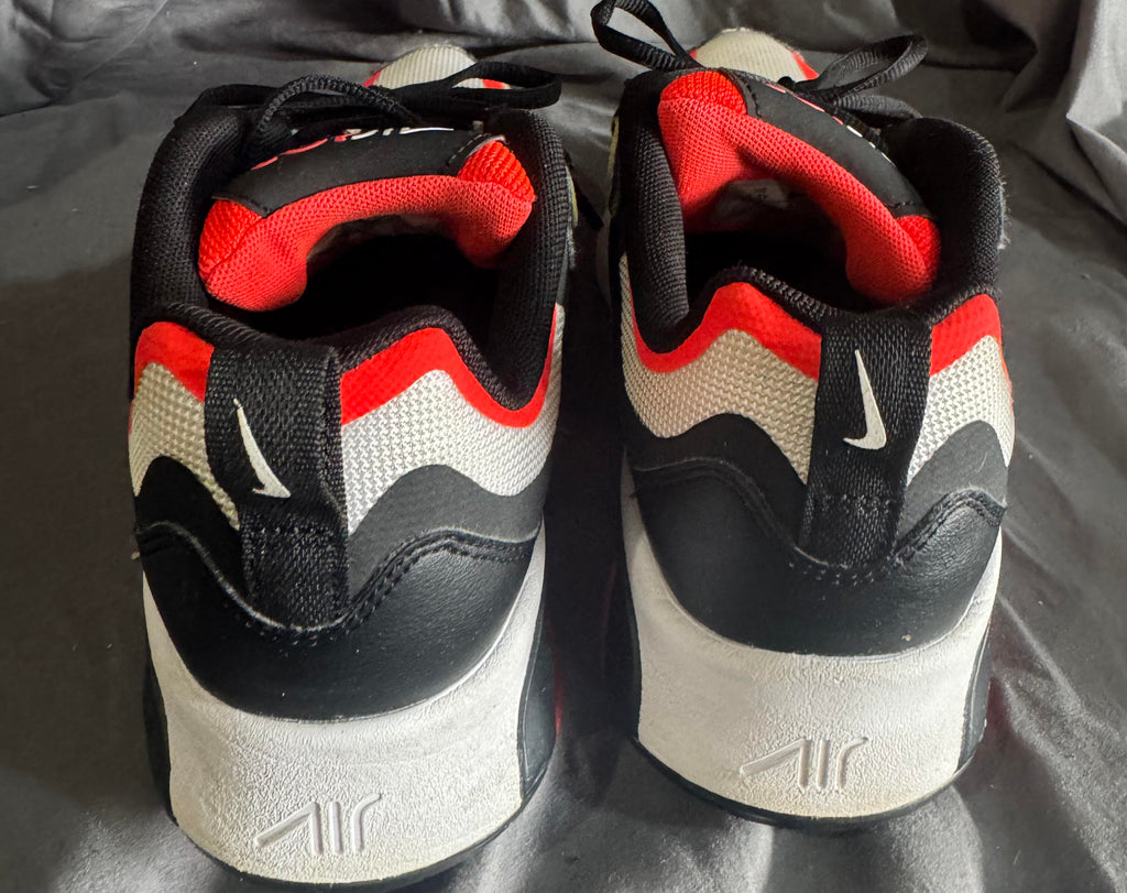 Pre-Owned Nike Air Max 200 Black Bright Crimson (GS) Size Kids 6.5Y *CLEARANCE*