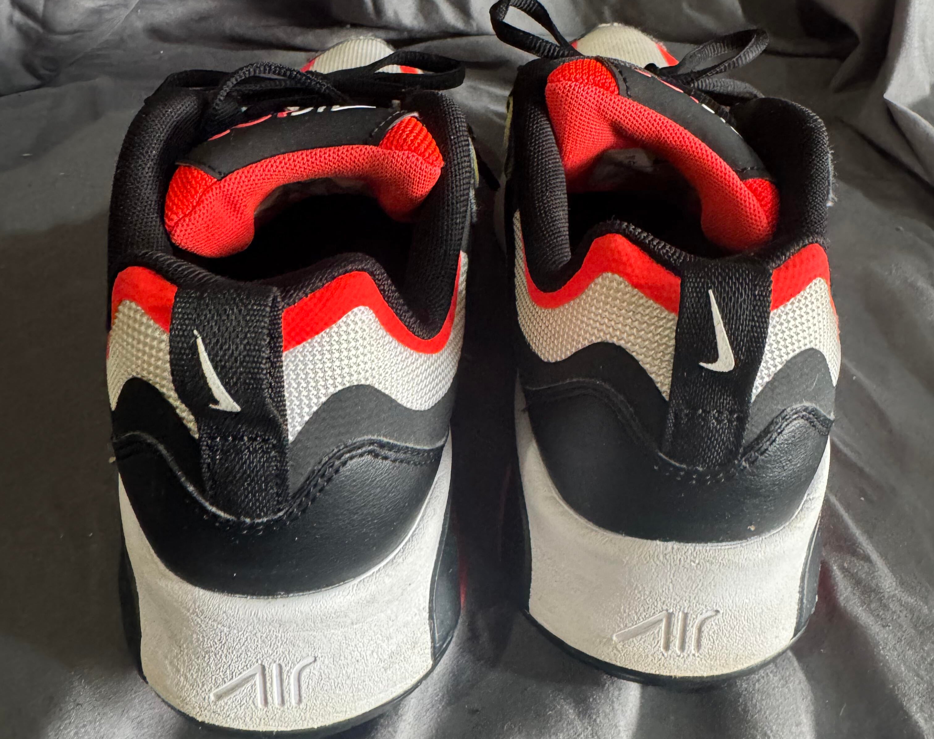 Pre-Owned Nike Air Max 200 Black Bright Crimson (GS) Size Kids 6.5Y *CLEARANCE*