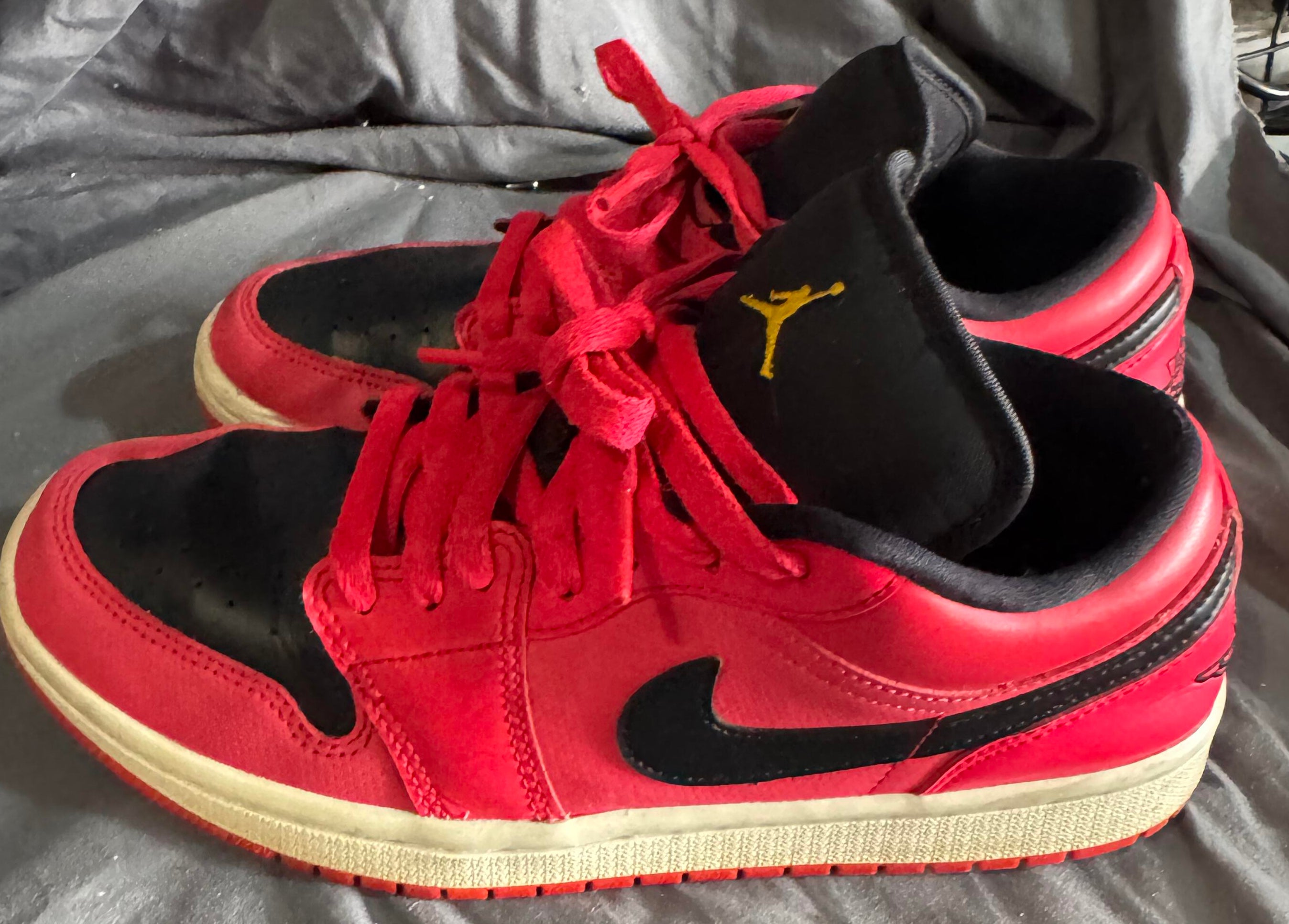 Pre-Owned Jordan 1 Low Siren Red (Women's) Size 8.5 *CLEARANCE*