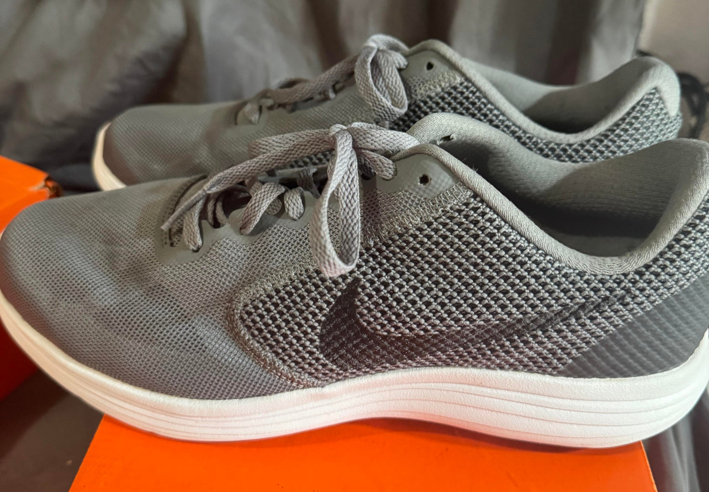 Pre-Owned Nike Revolution 3 Gray Size 9M