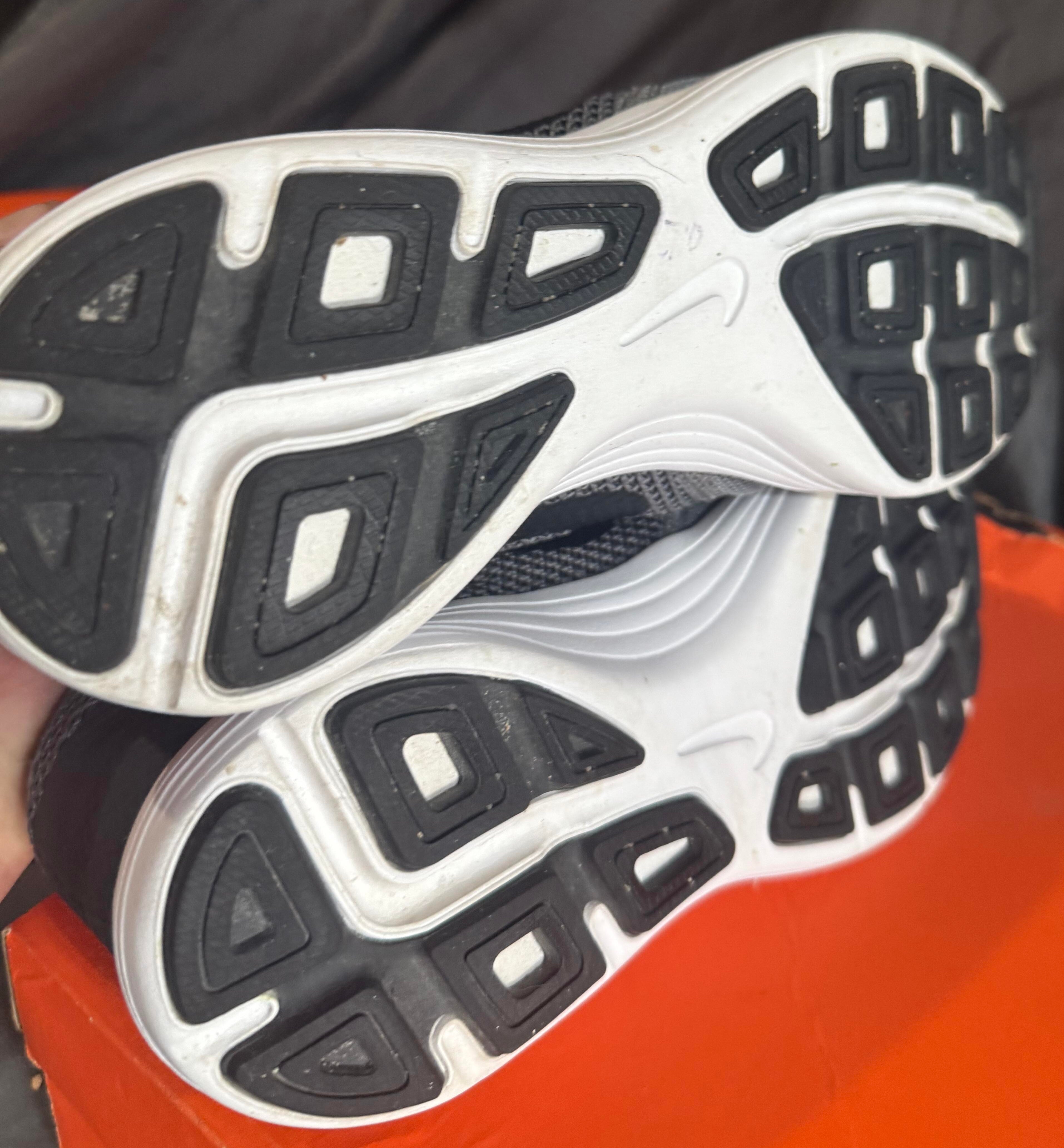 Pre-Owned Nike Revolution 3 Gray Size 9M *CLEARANCE*