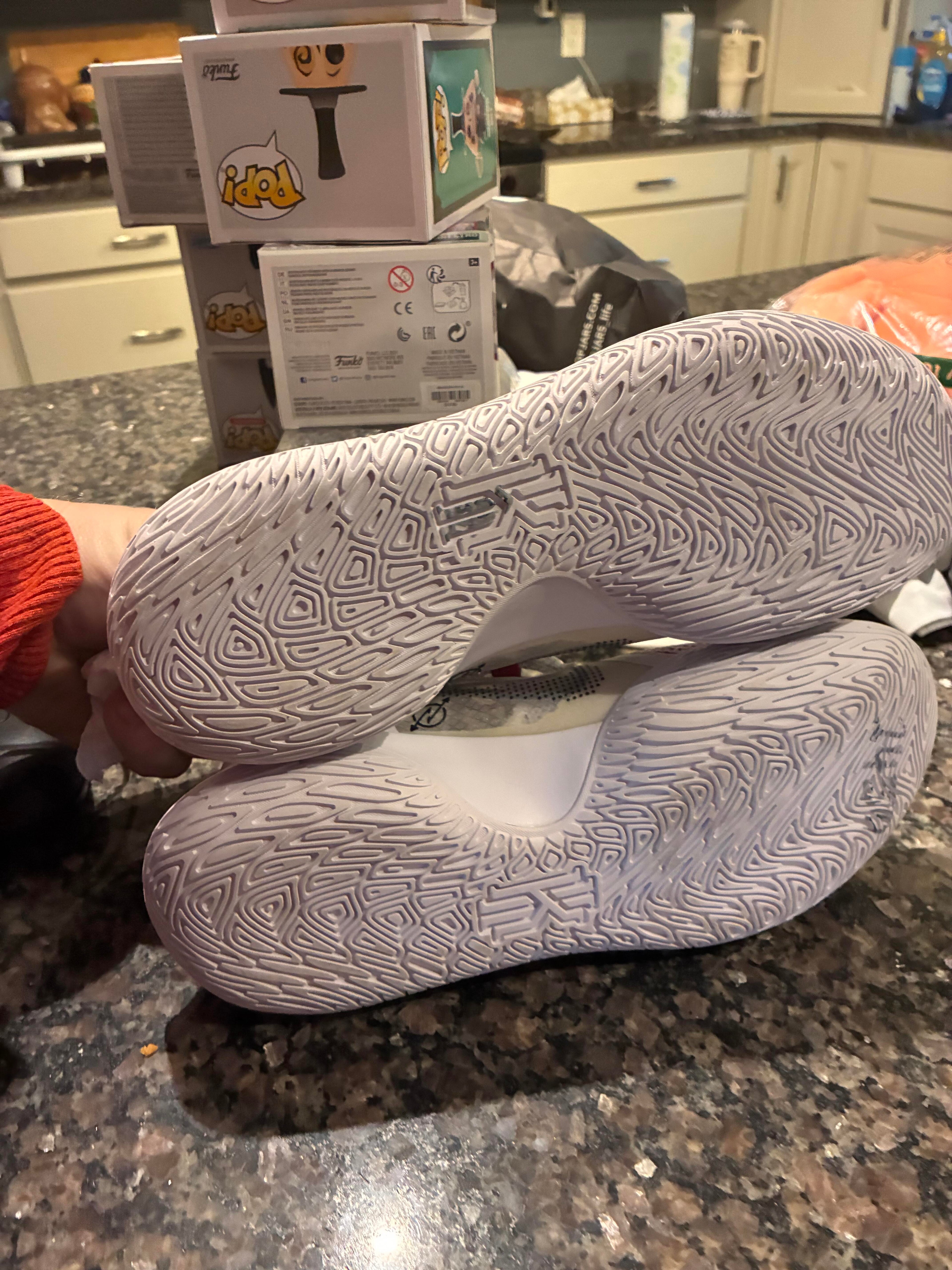 Nike Kyrie Flytrap V Wolf Grey Size 7.5M Pre-Owned