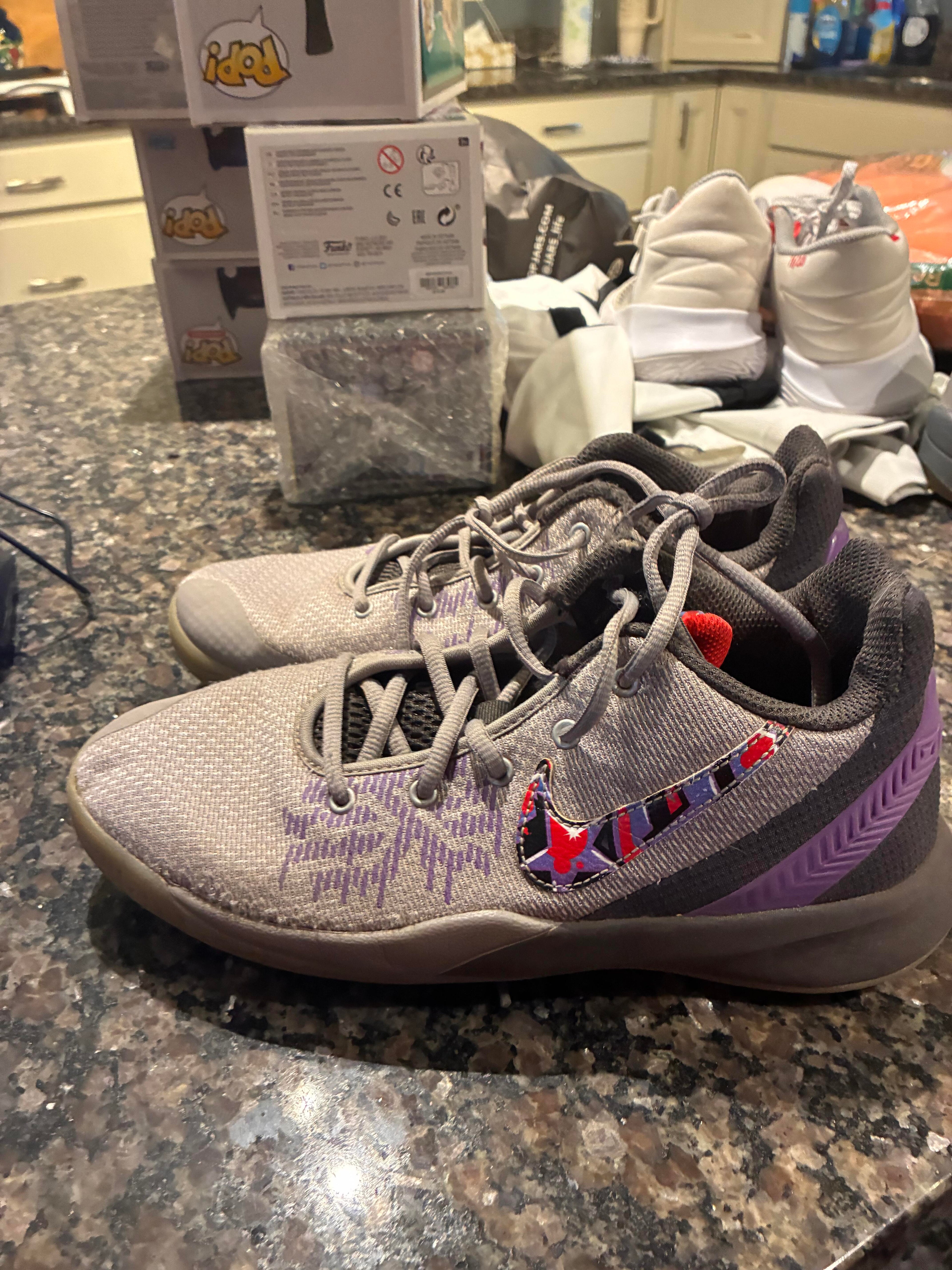 Nike Kyrie Flytrap II Kids Size 7Y Pre-Owned