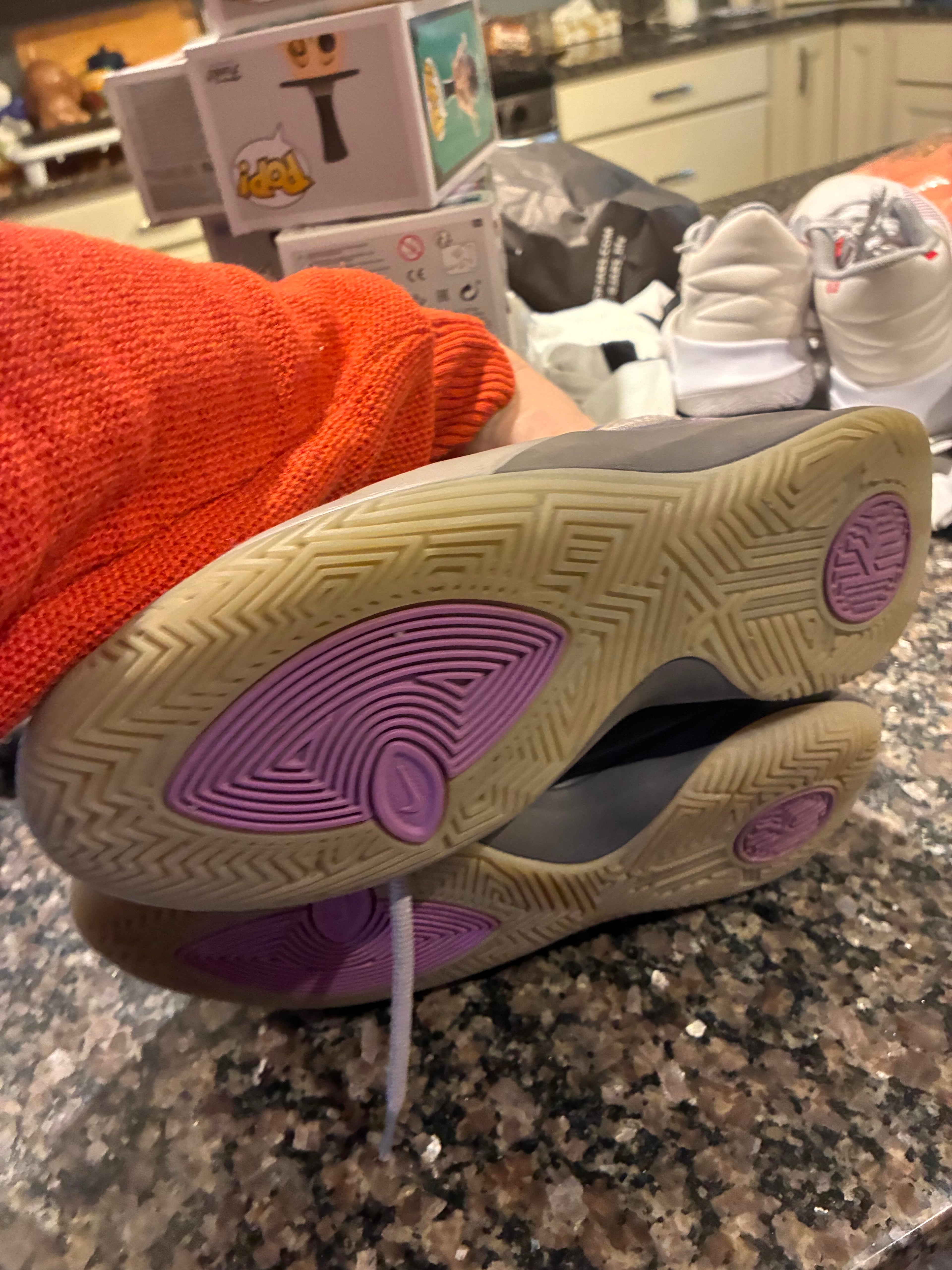 Nike Kyrie Flytrap II Kids Size 7Y Pre-Owned