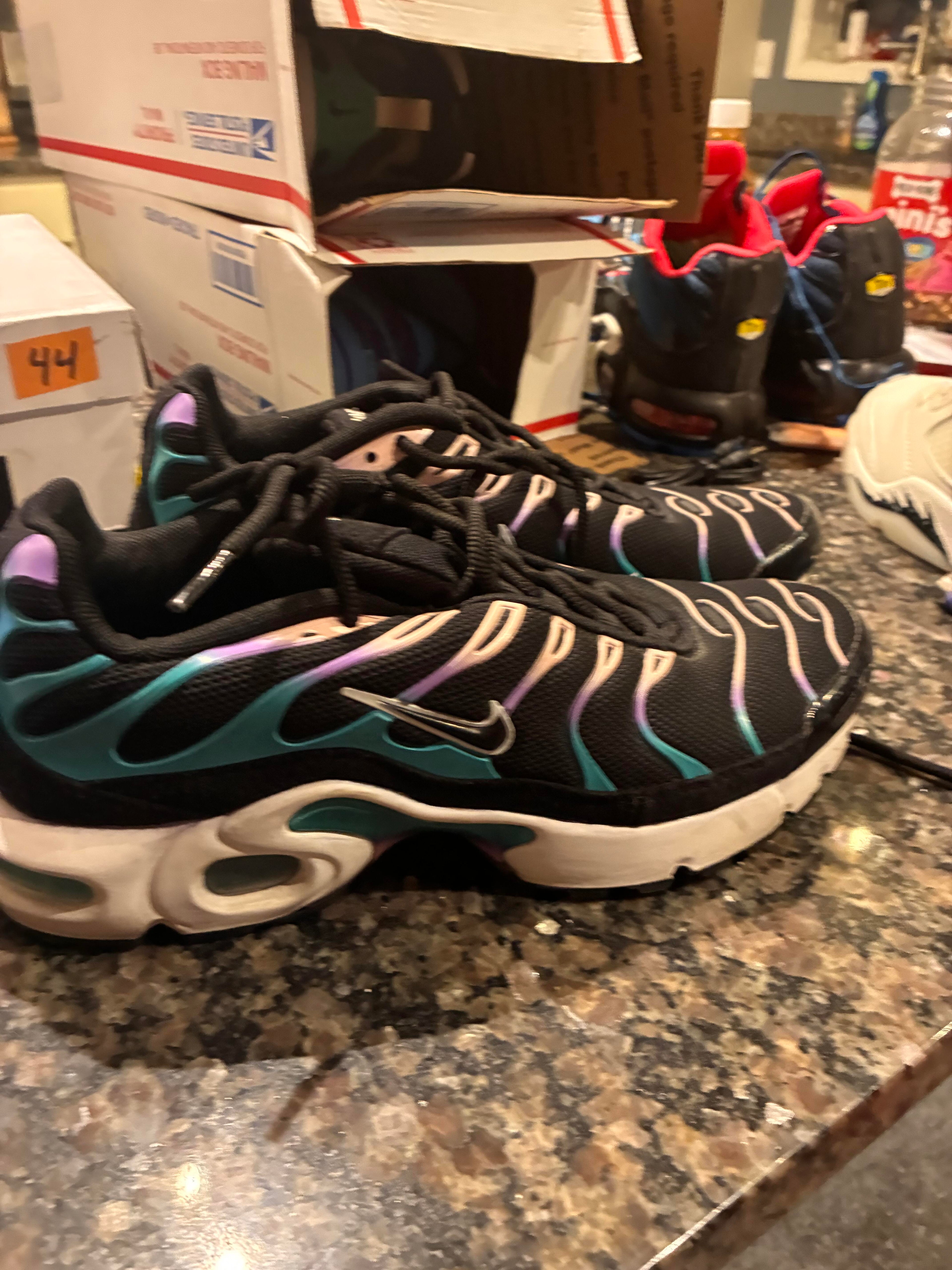 Nike Air Max Plus “Have A Nike Day” Size 7Y Pre-Owned