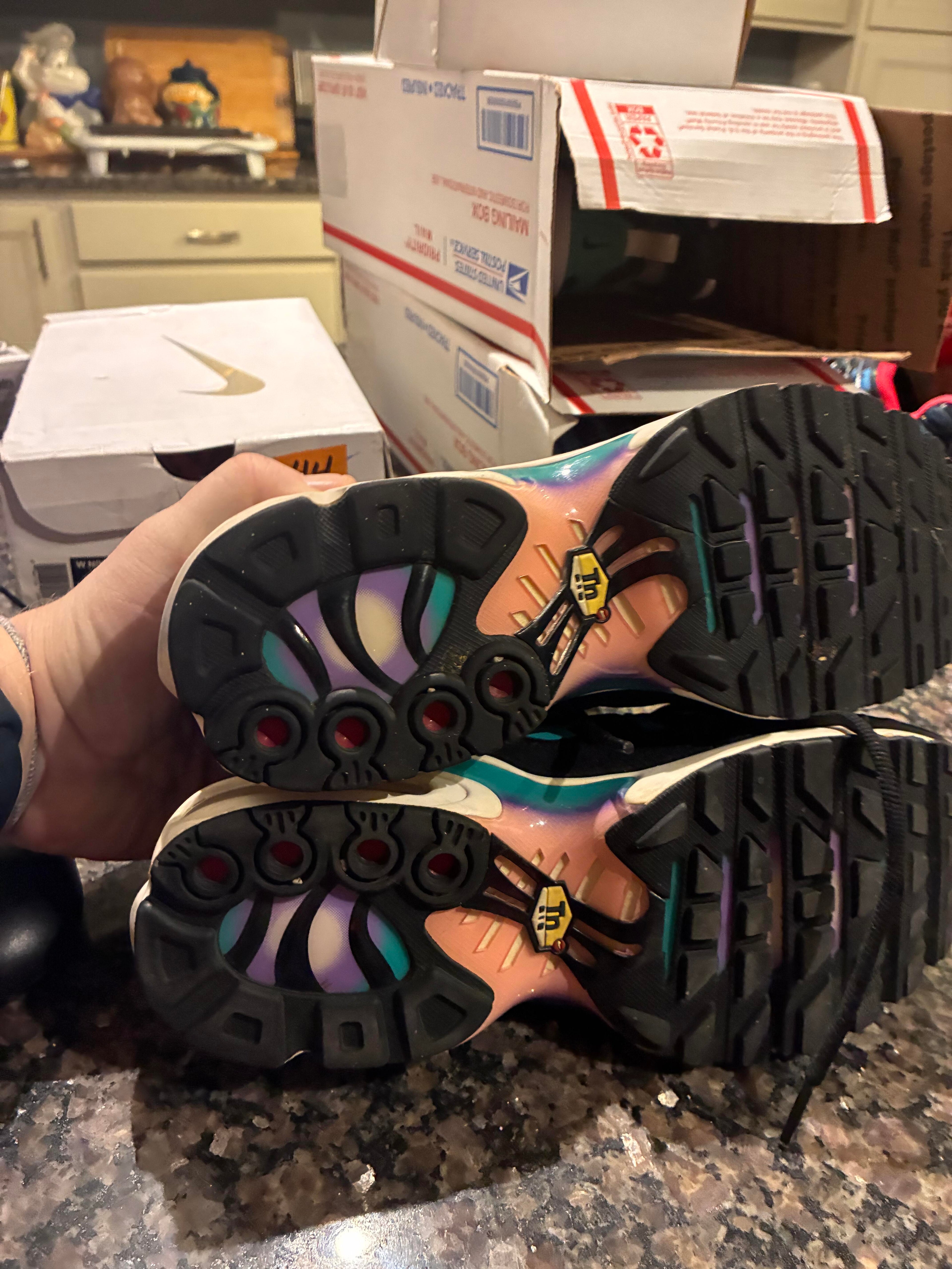 Nike Air Max Plus “Have A Nike Day” Size 7Y Pre-Owned