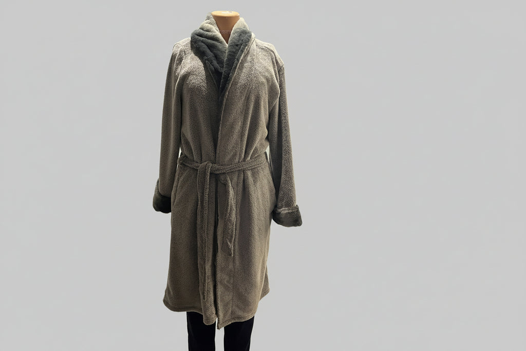 Secret Treasures Robe Size (8-10) M Youth