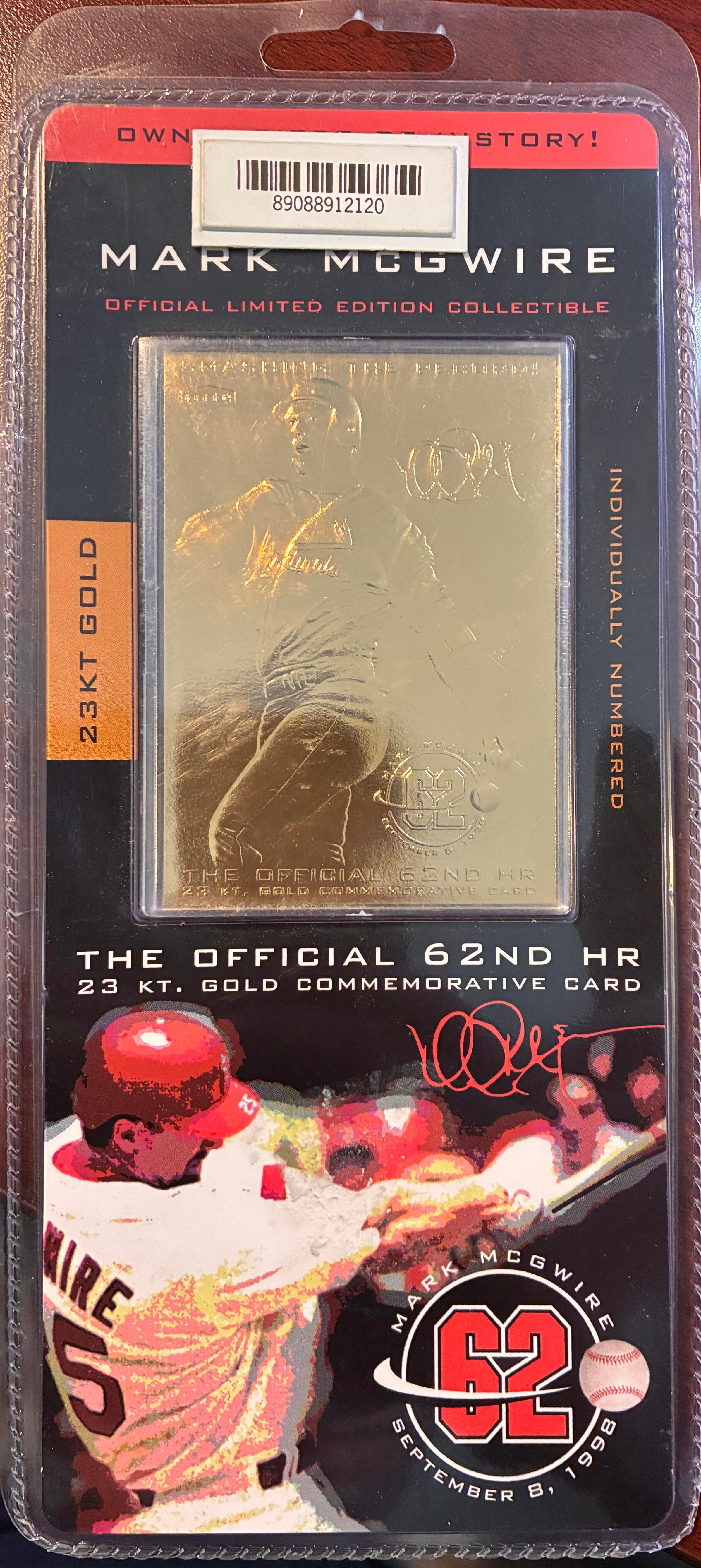 Mark McGwire - Official 62nd HR 23kt Gold Commemorative Baseball Card by Fleer